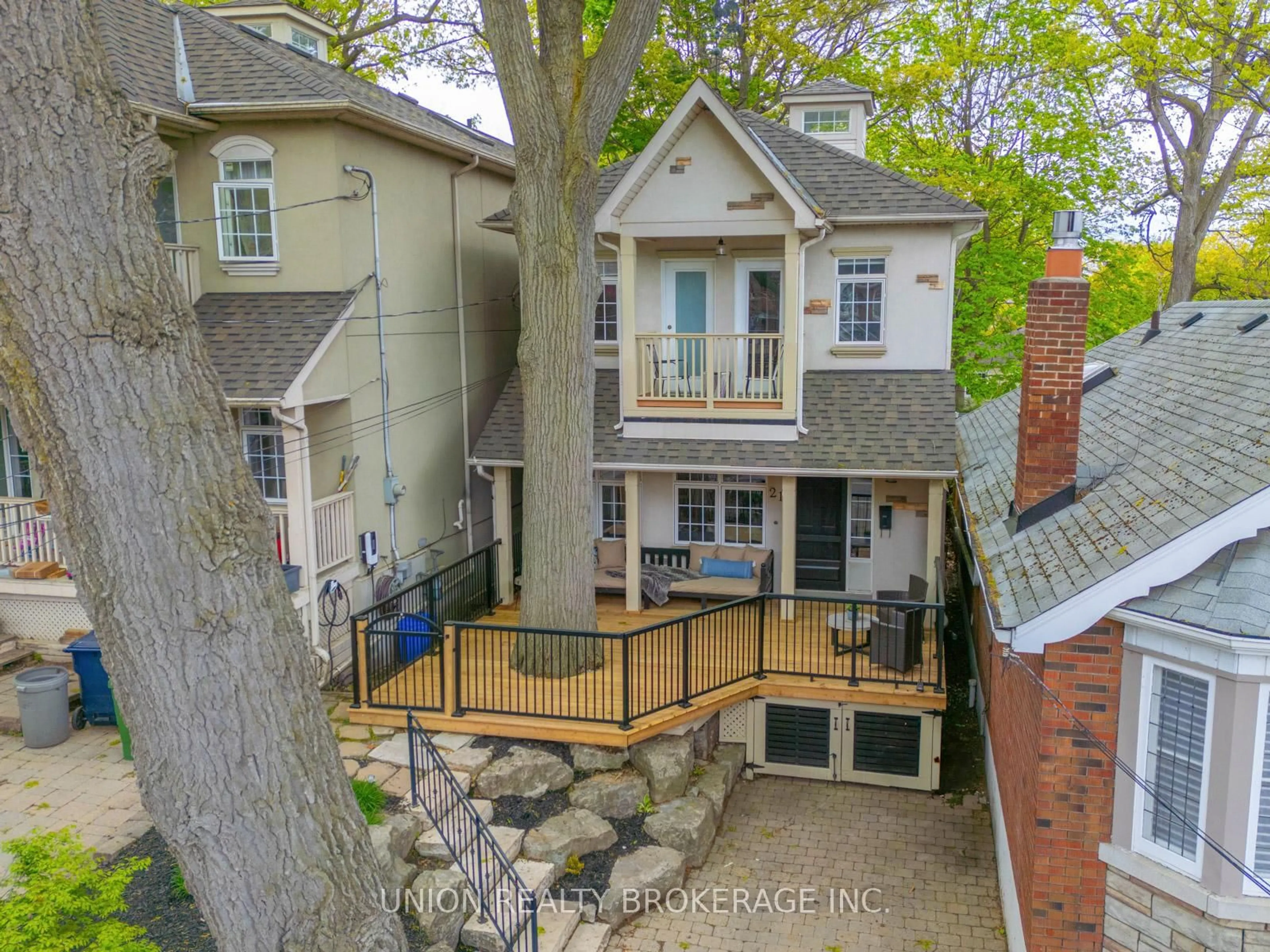 A pic from outside/outdoor area/front of a property/back of a property/a pic from drone, city buildings view from balcony for 21 Courcelette Rd, Toronto Ontario M1N 2S9