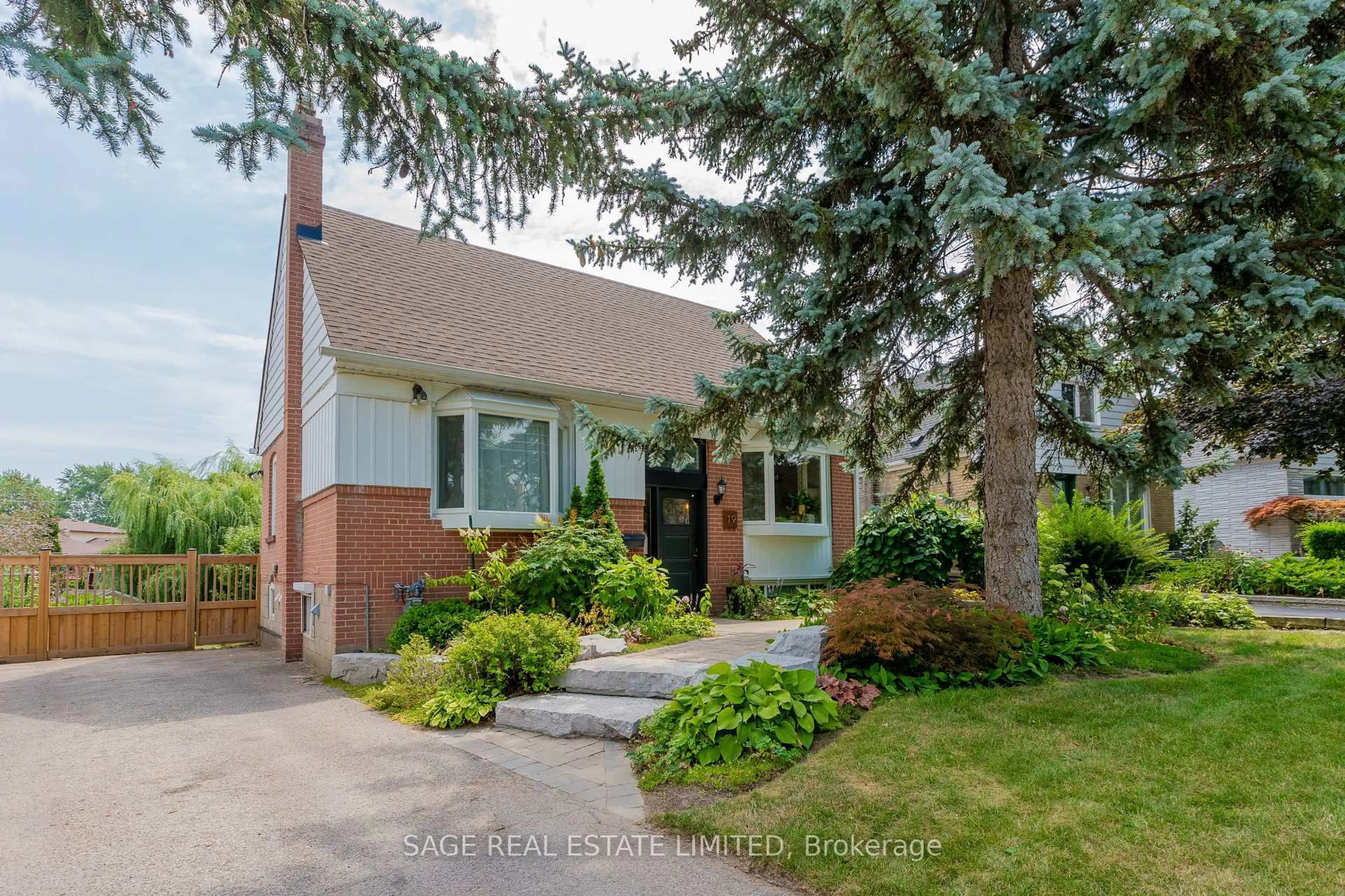 Home with brick exterior material, street for 19 Twin Pauls Cres, Toronto Ontario M1R 3Z6