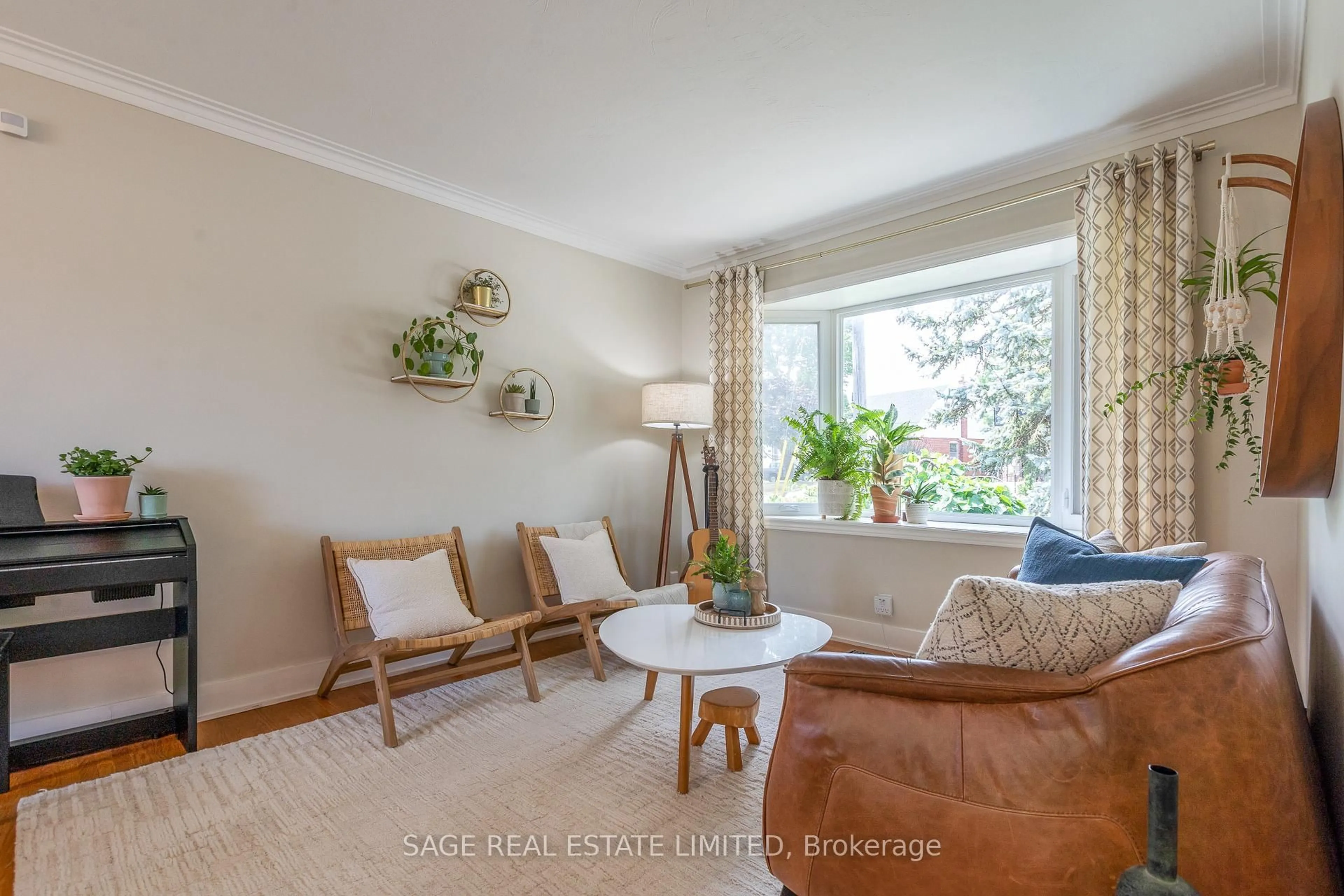 Living room with furniture, unknown for 19 Twin Pauls Cres, Toronto Ontario M1R 3Z6