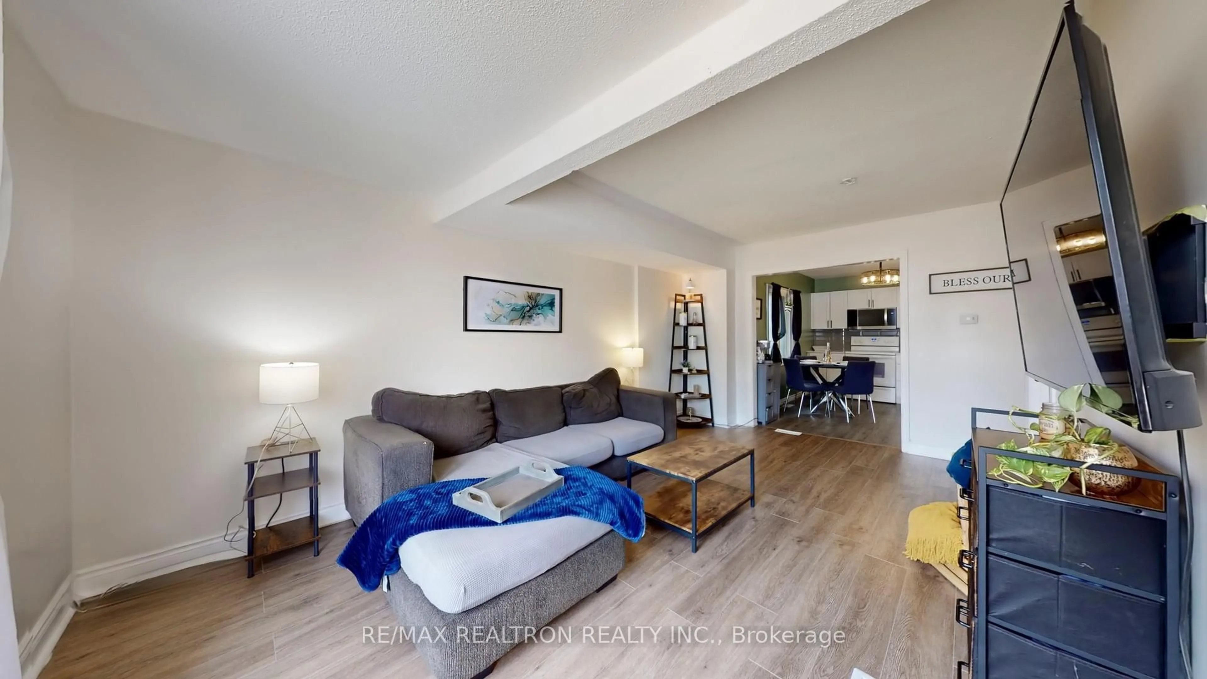 Living room with furniture, wood/laminate floor for 283 College Ave, Oshawa Ontario L1J 1R9