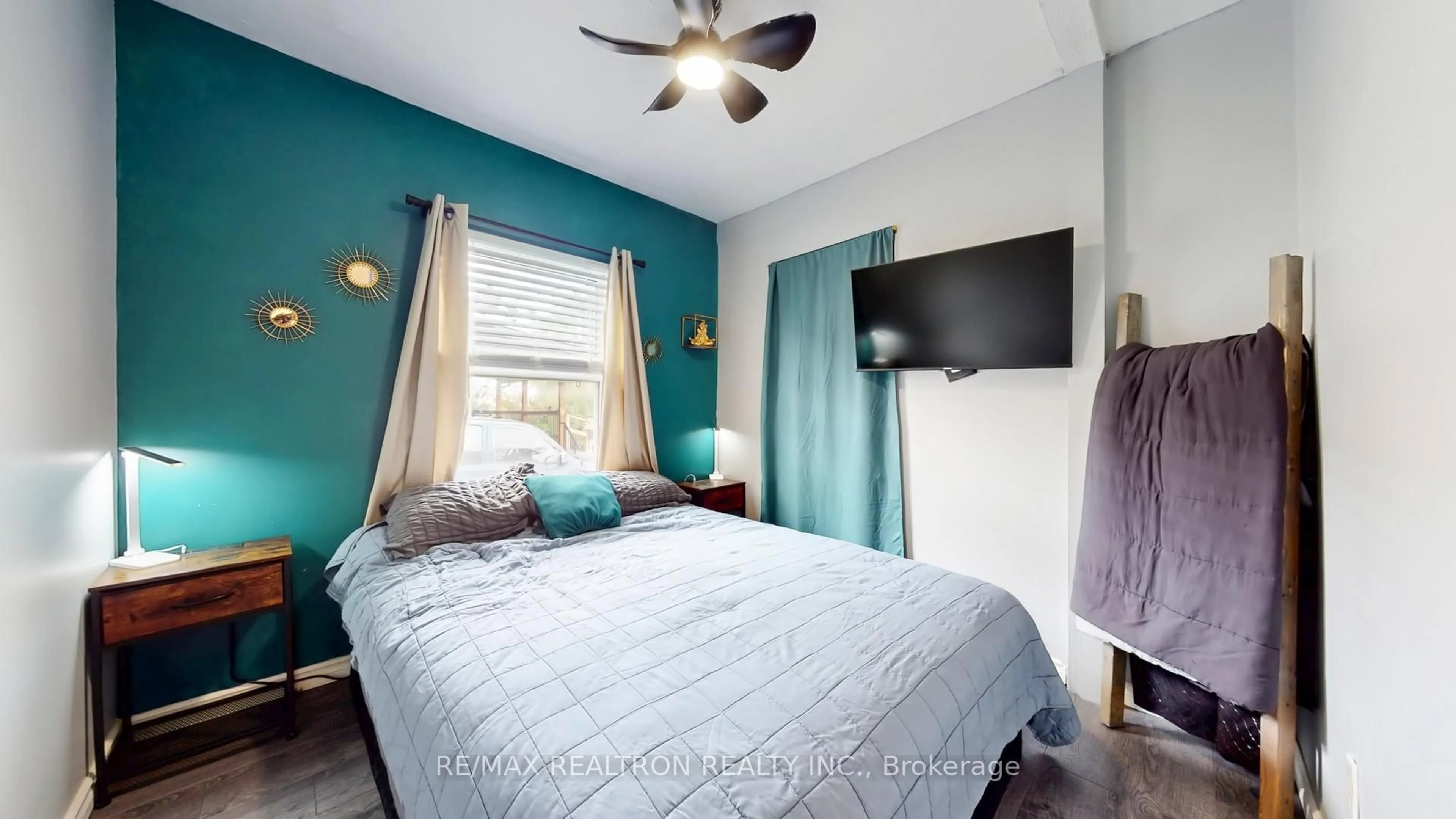 Bedroom with bed, wood/laminate floor for 283 College Ave, Oshawa Ontario L1J 1R9