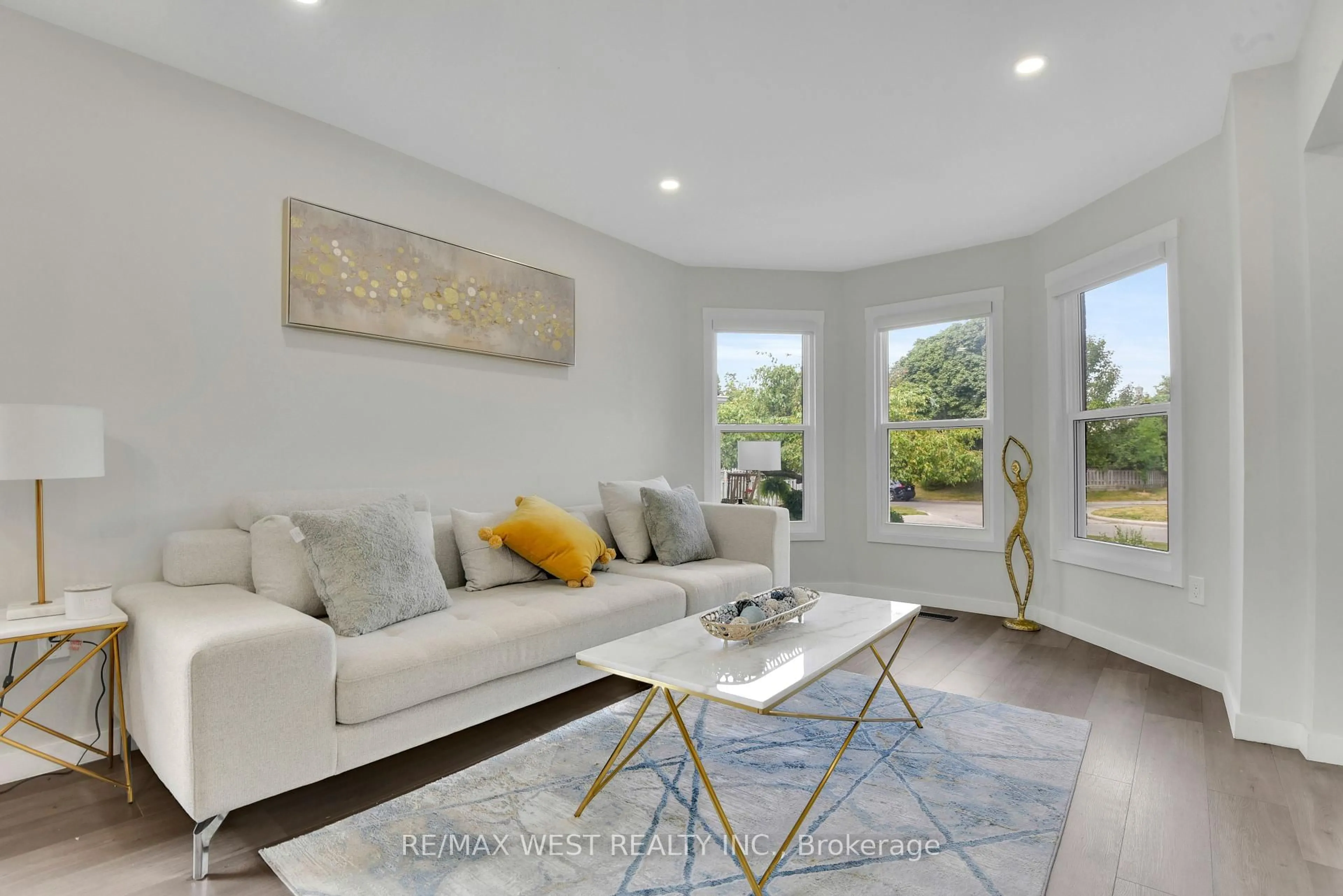 Living room with furniture, unknown for 703 Mountjoy Crt, Oshawa Ontario L1K 1W8