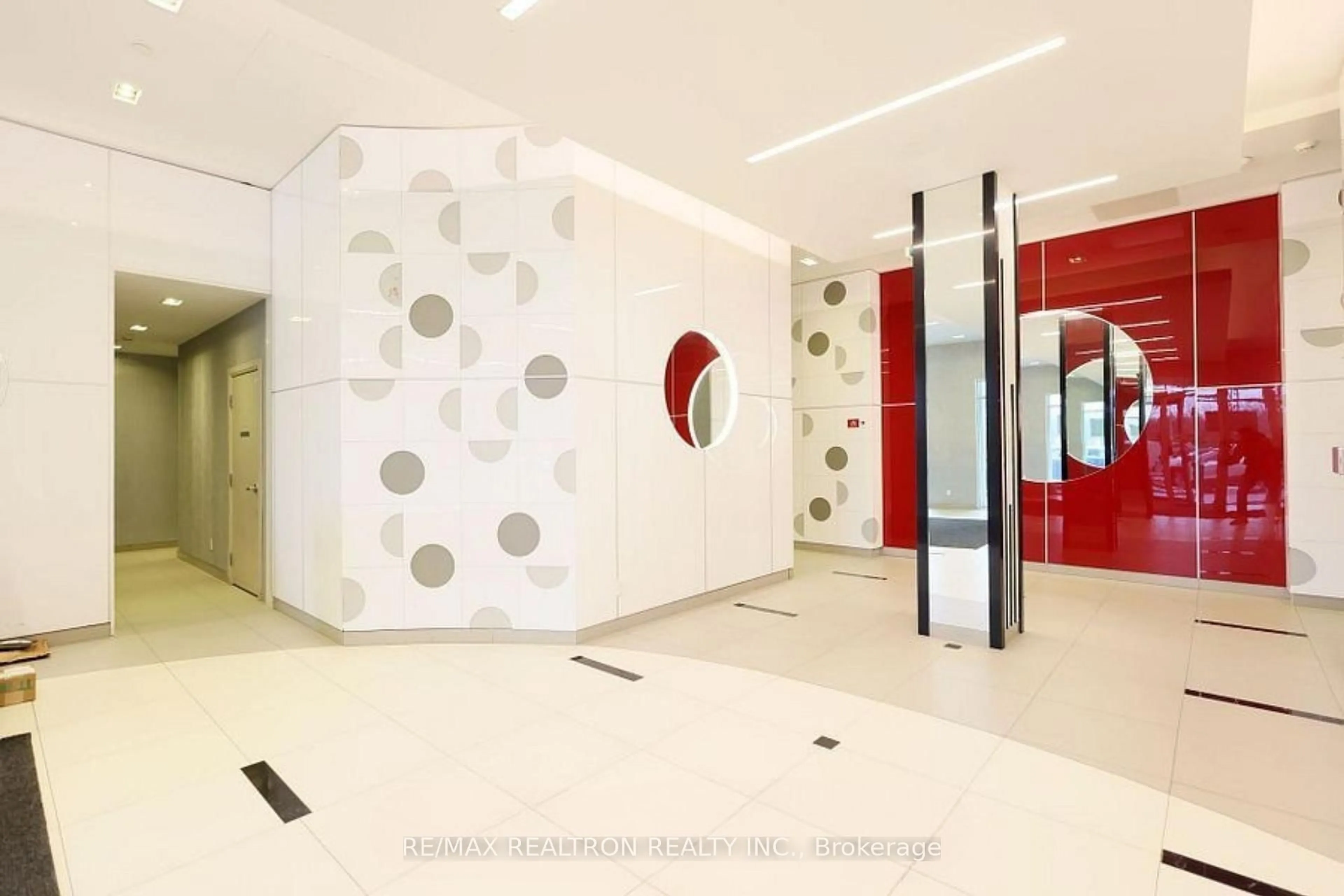 Indoor foyer for 20 Meadowglen Pl #906, Toronto Ontario M1G 0A9
