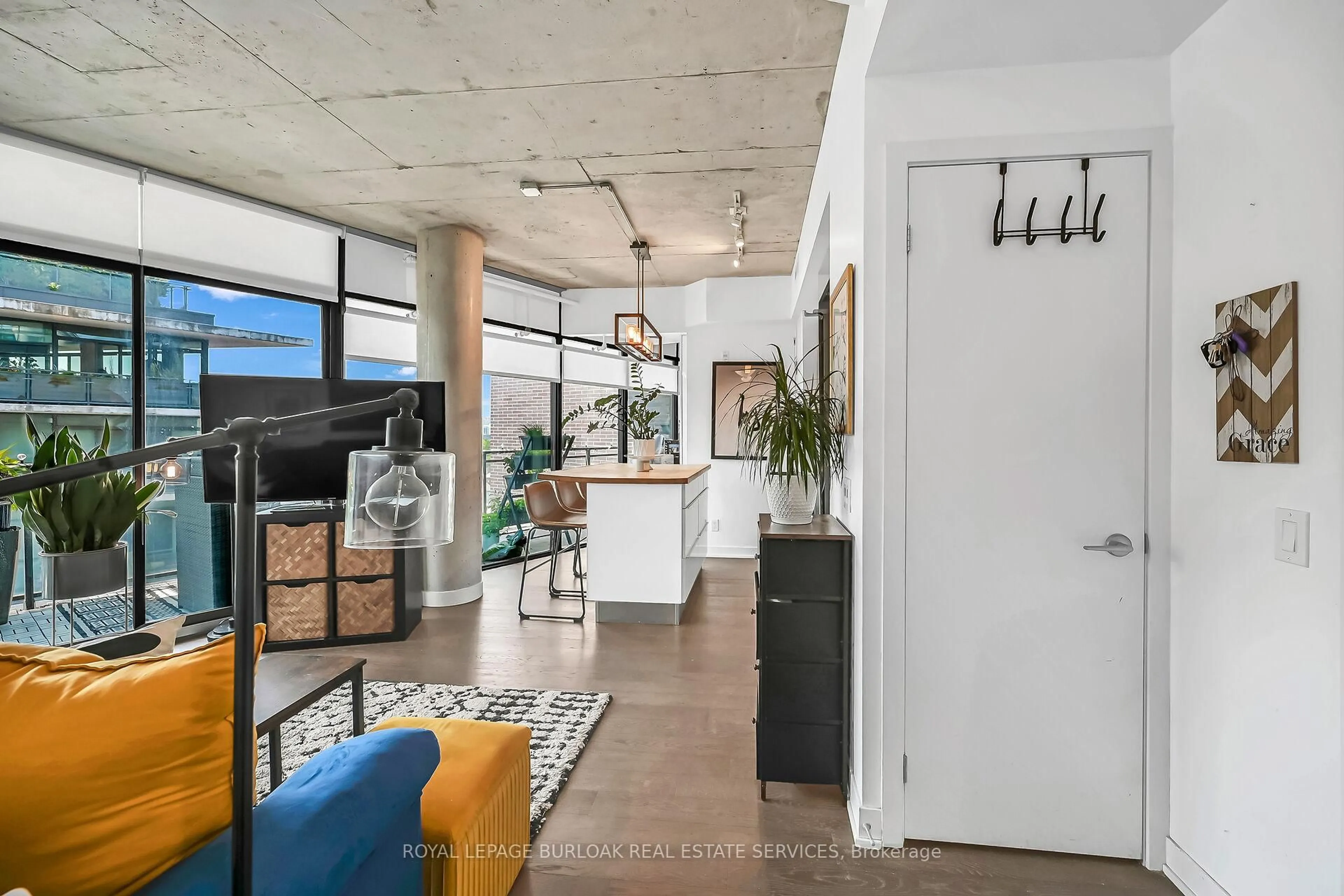 Indoor entryway for 1201 Dundas St #902, Toronto Ontario M4M 1S2
