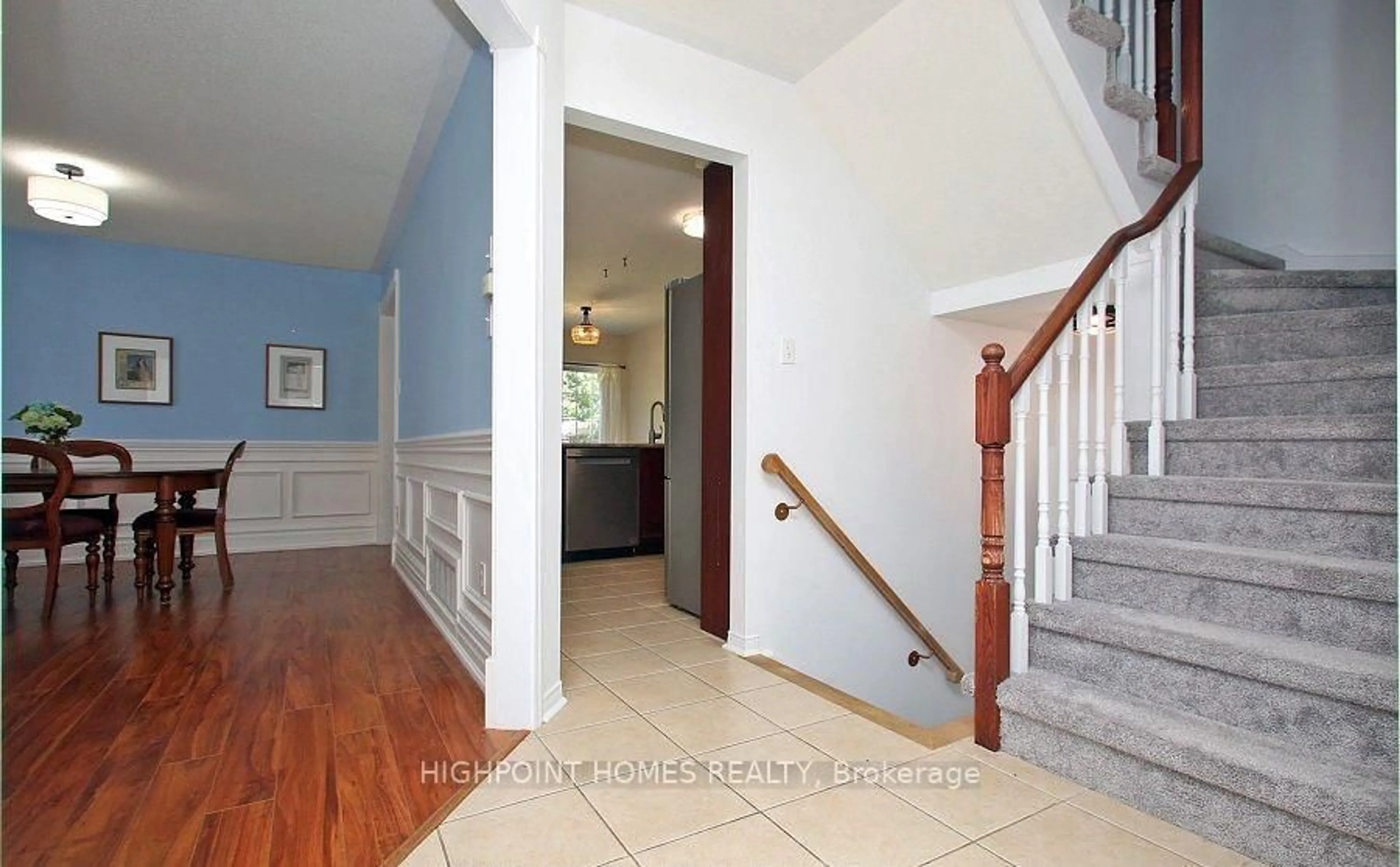 Indoor entryway for 50 Beachgrove Cres, Whitby Ontario L1R 3G3