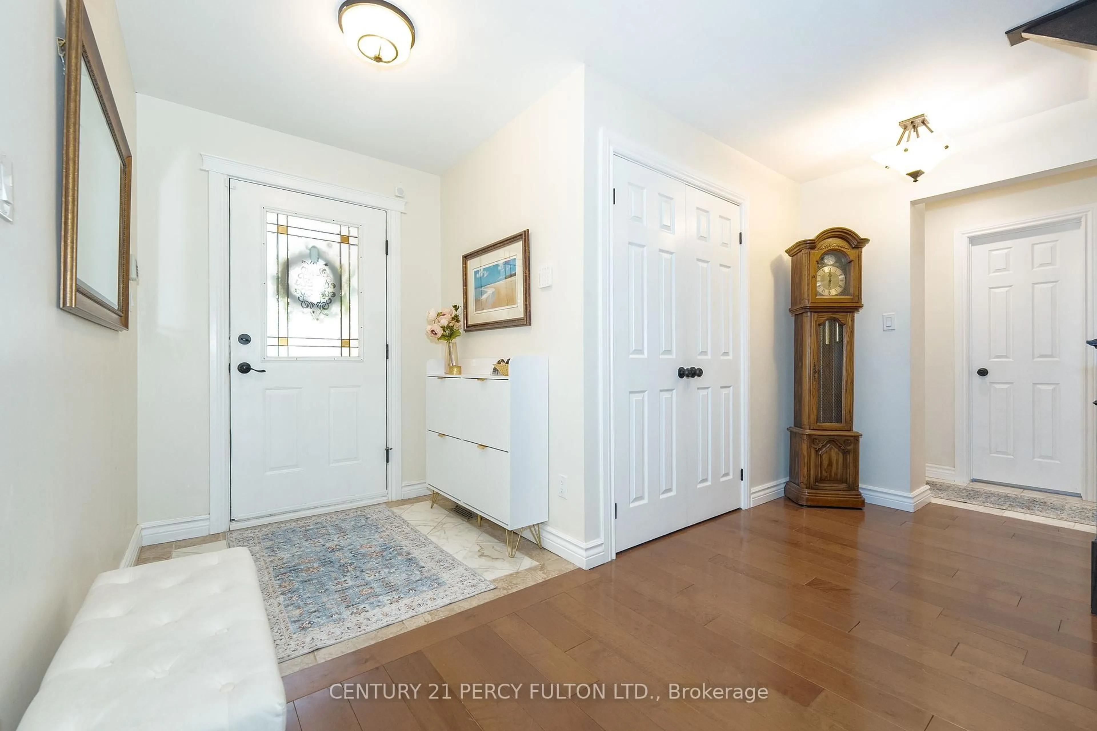 Indoor entryway for 1032 Rambleberry Ave, Pickering Ontario L1V 5X6