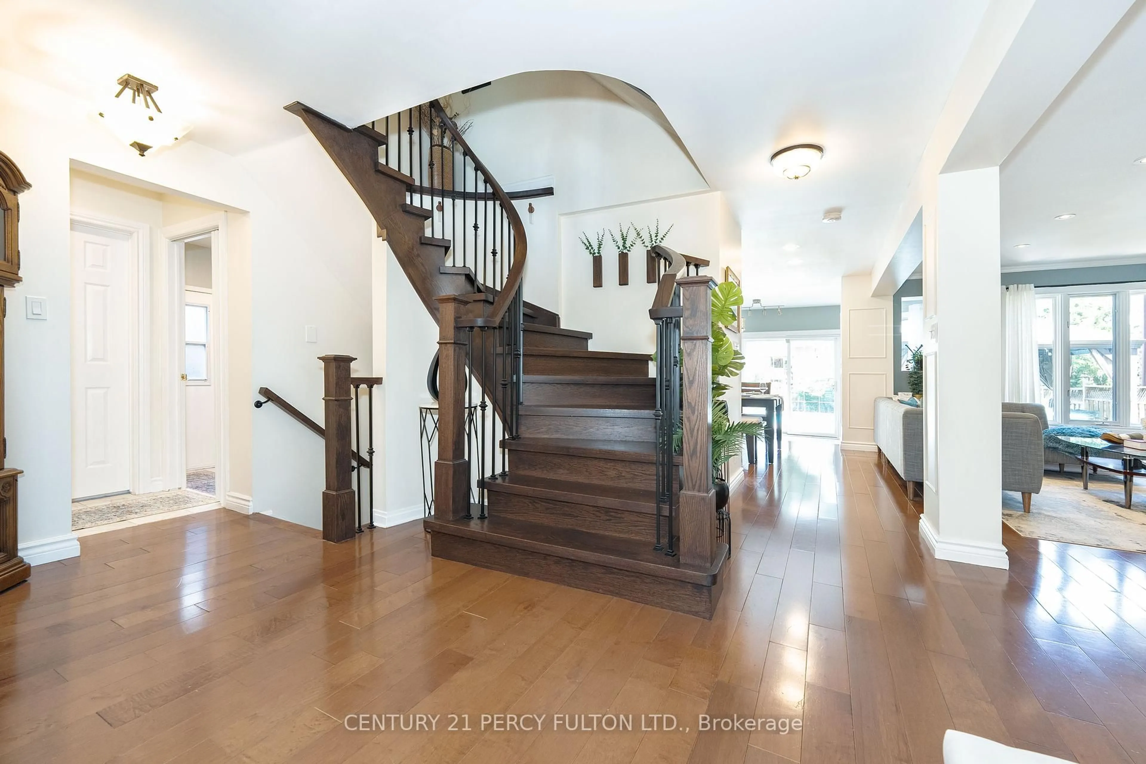 Indoor foyer for 1032 Rambleberry Ave, Pickering Ontario L1V 5X6