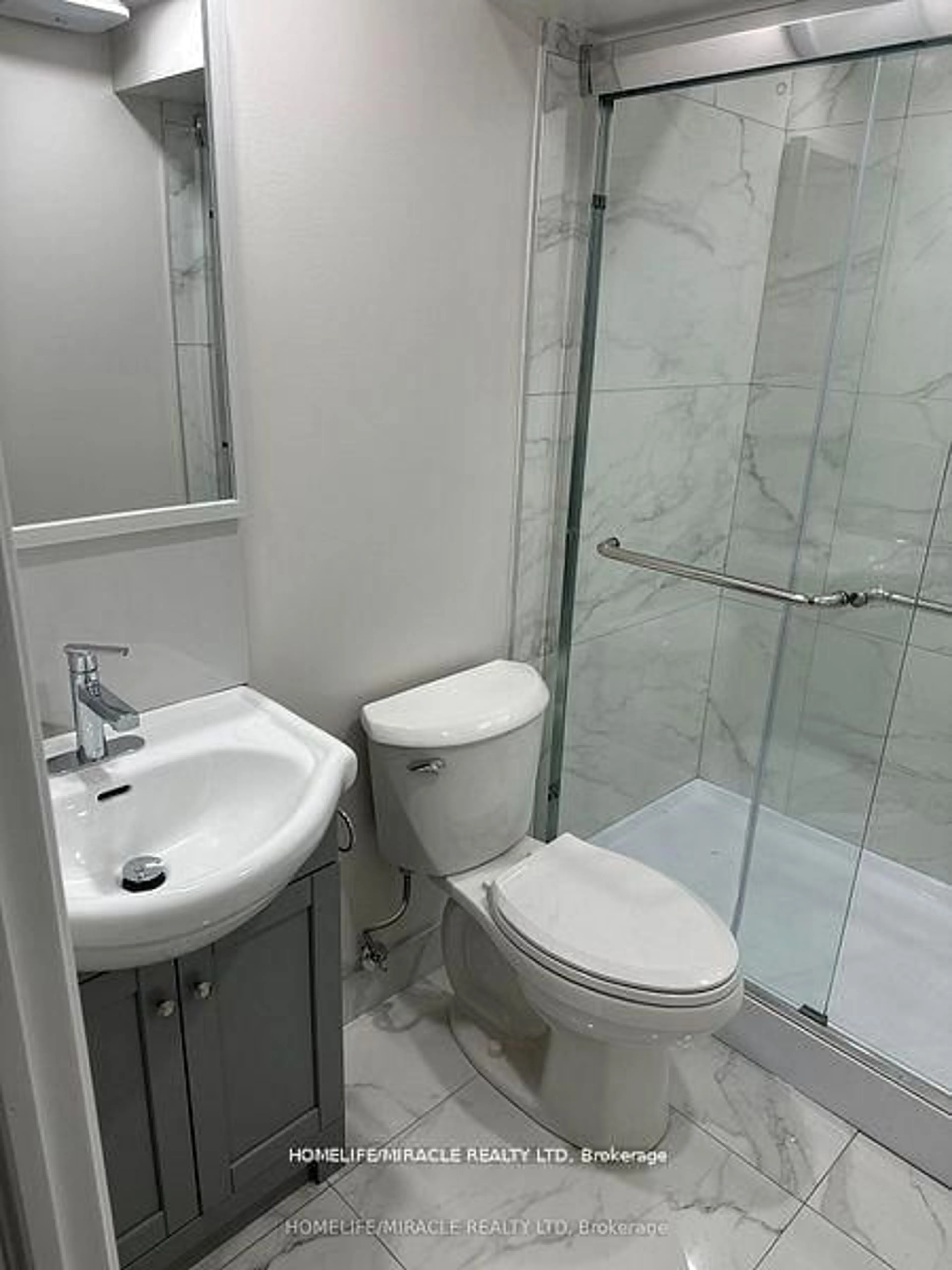 Standard bathroom, ceramic/tile floor for 757 Phillip Murray Ave, Oshawa Ontario L1J 1J2