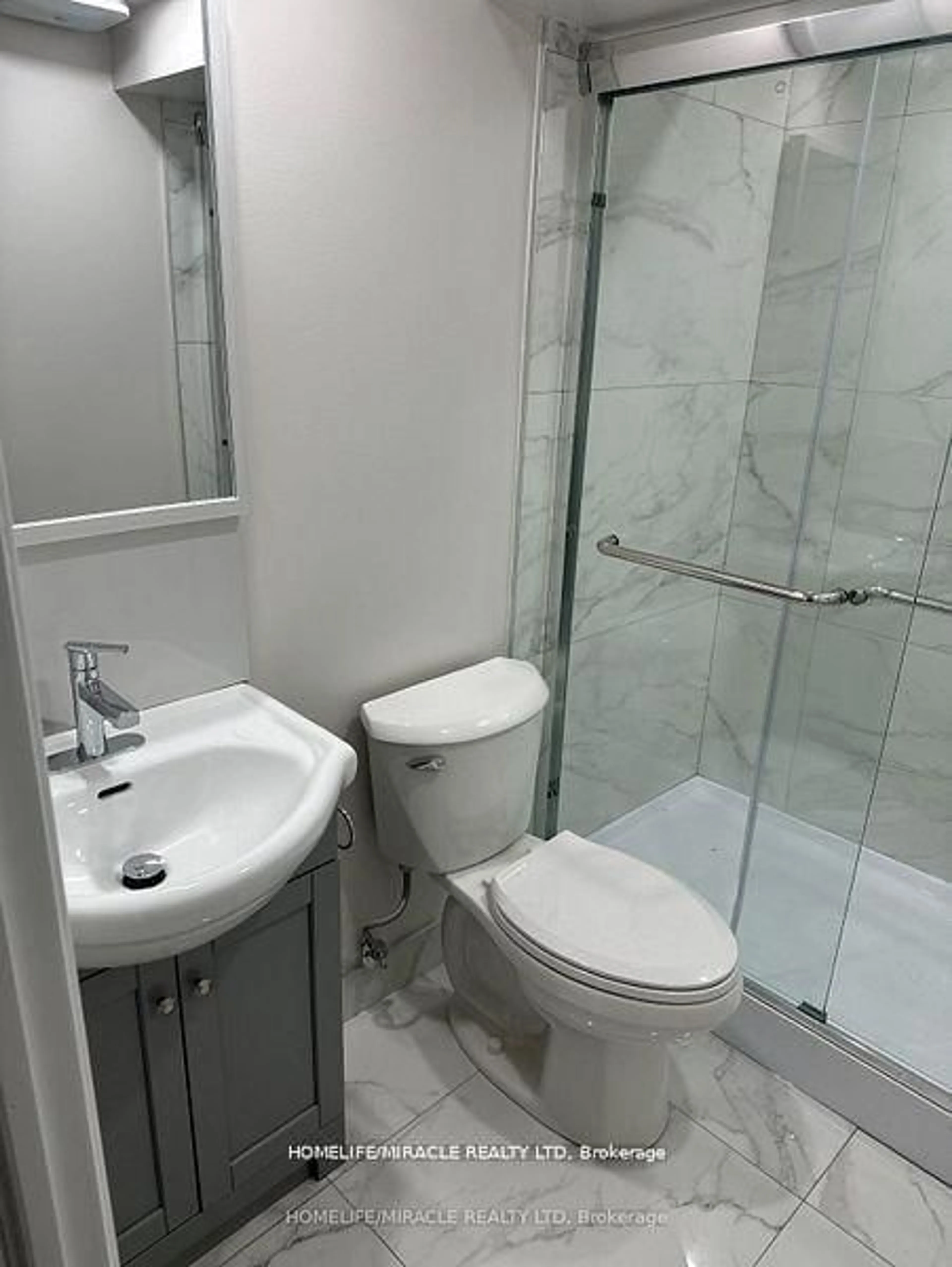 Standard bathroom, ceramic/tile floor for 757 Phillip Murray Ave, Oshawa Ontario L1J 1J2