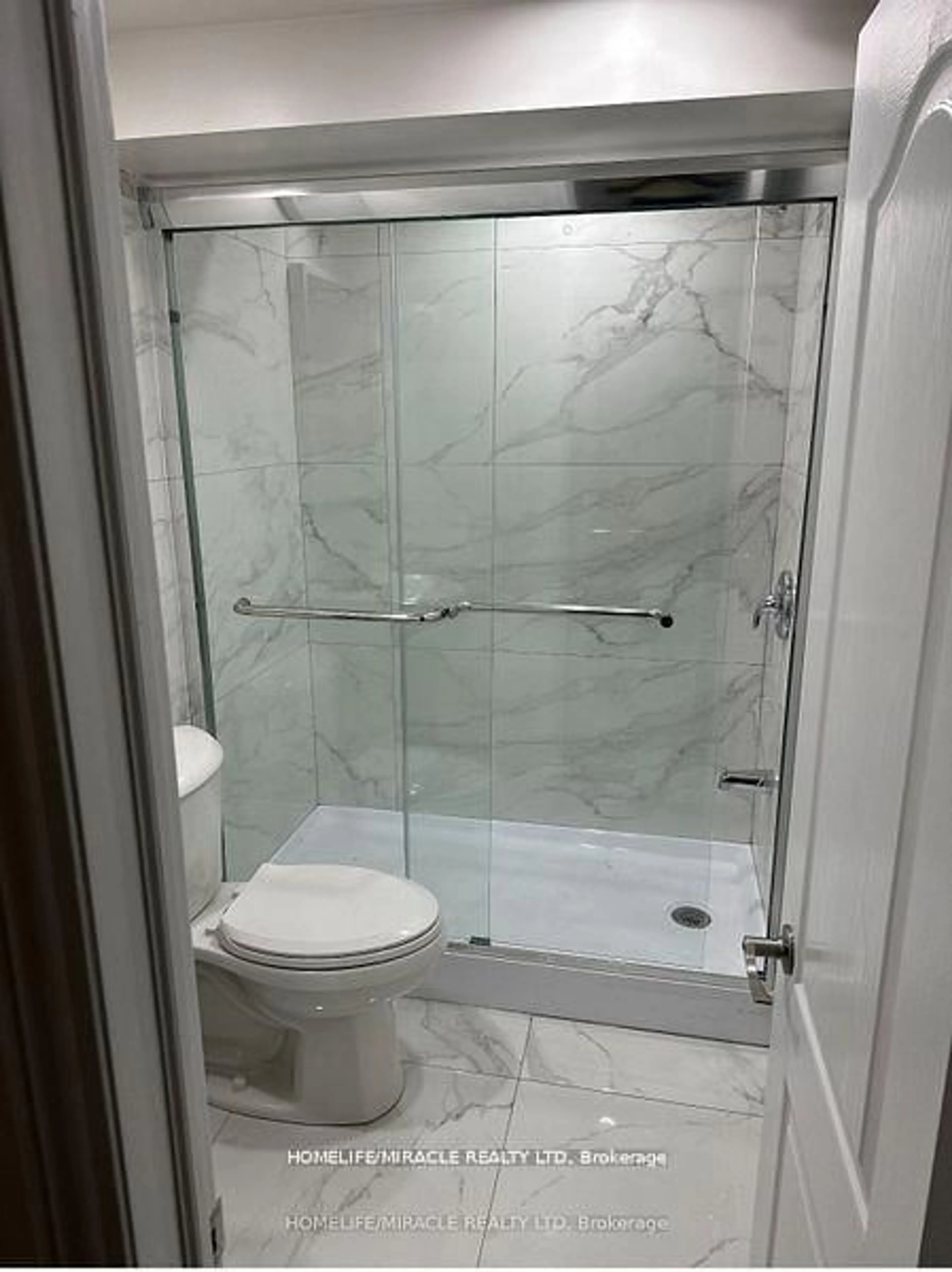 Standard bathroom, ceramic/tile floor for 757 Phillip Murray Ave, Oshawa Ontario L1J 1J2