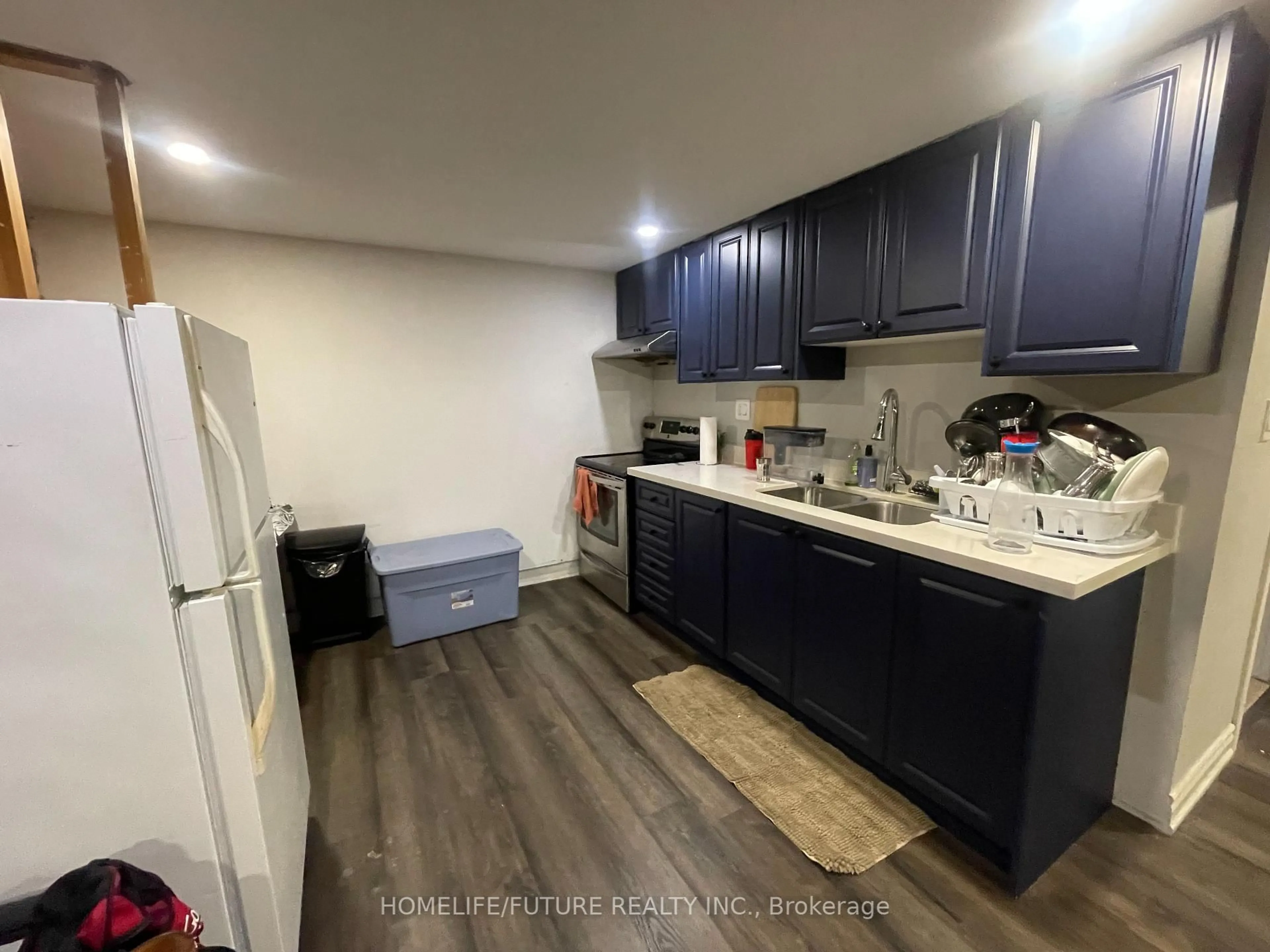 Standard kitchen, unknown for 90 Glen Watford Dr, Toronto Ontario M1S 2C7