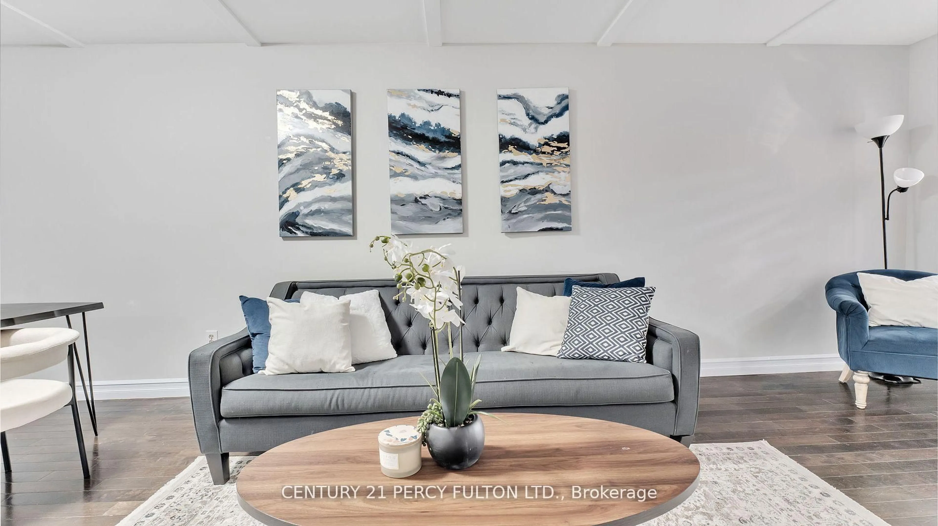 Living room with furniture, unknown for 7 Steele Valley Crt, Whitby Ontario L1R 2M4