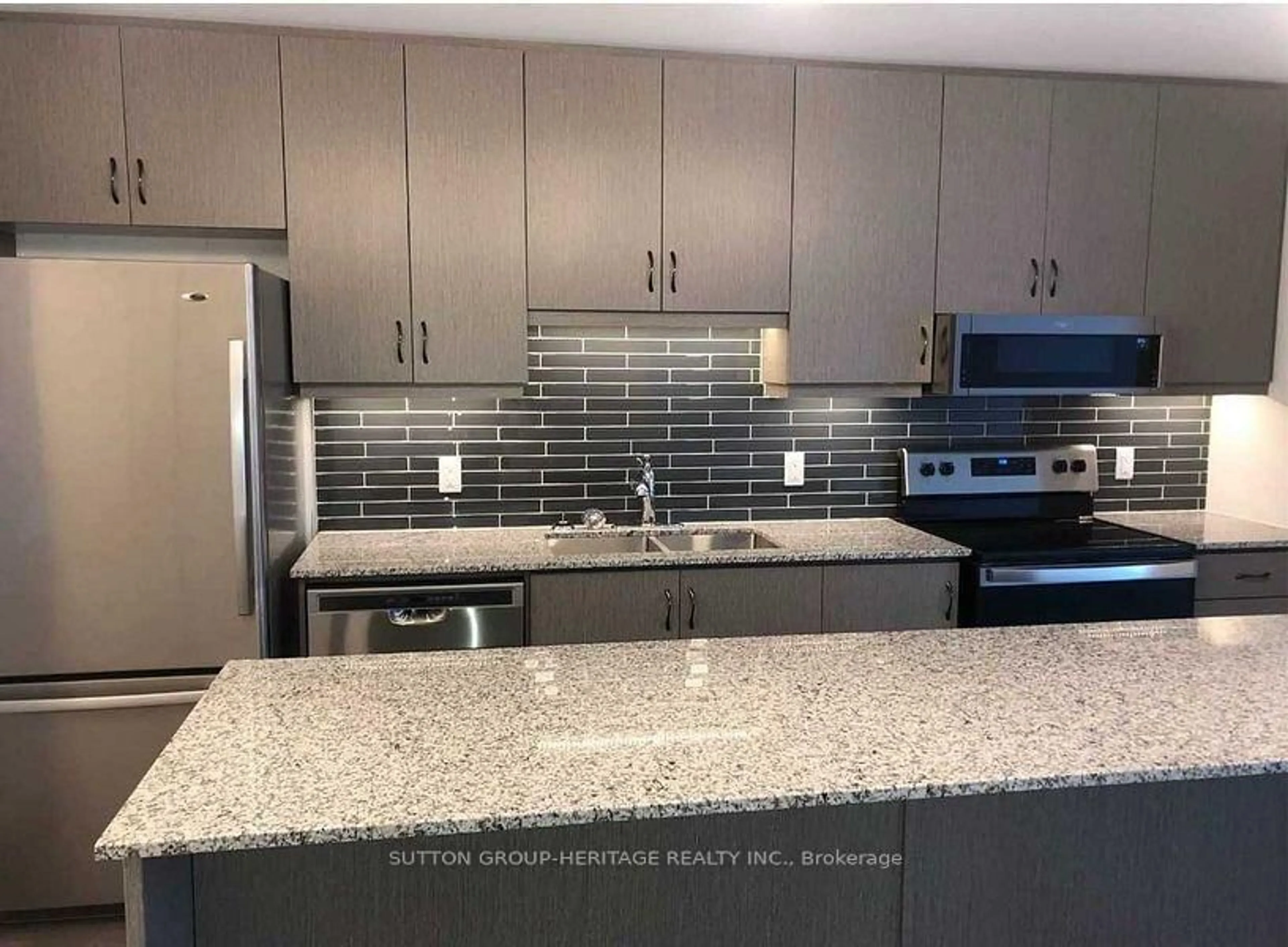 Open concept kitchen, ceramic/tile floor for 109 King Ave #403, Clarington Ontario L1B 1H3