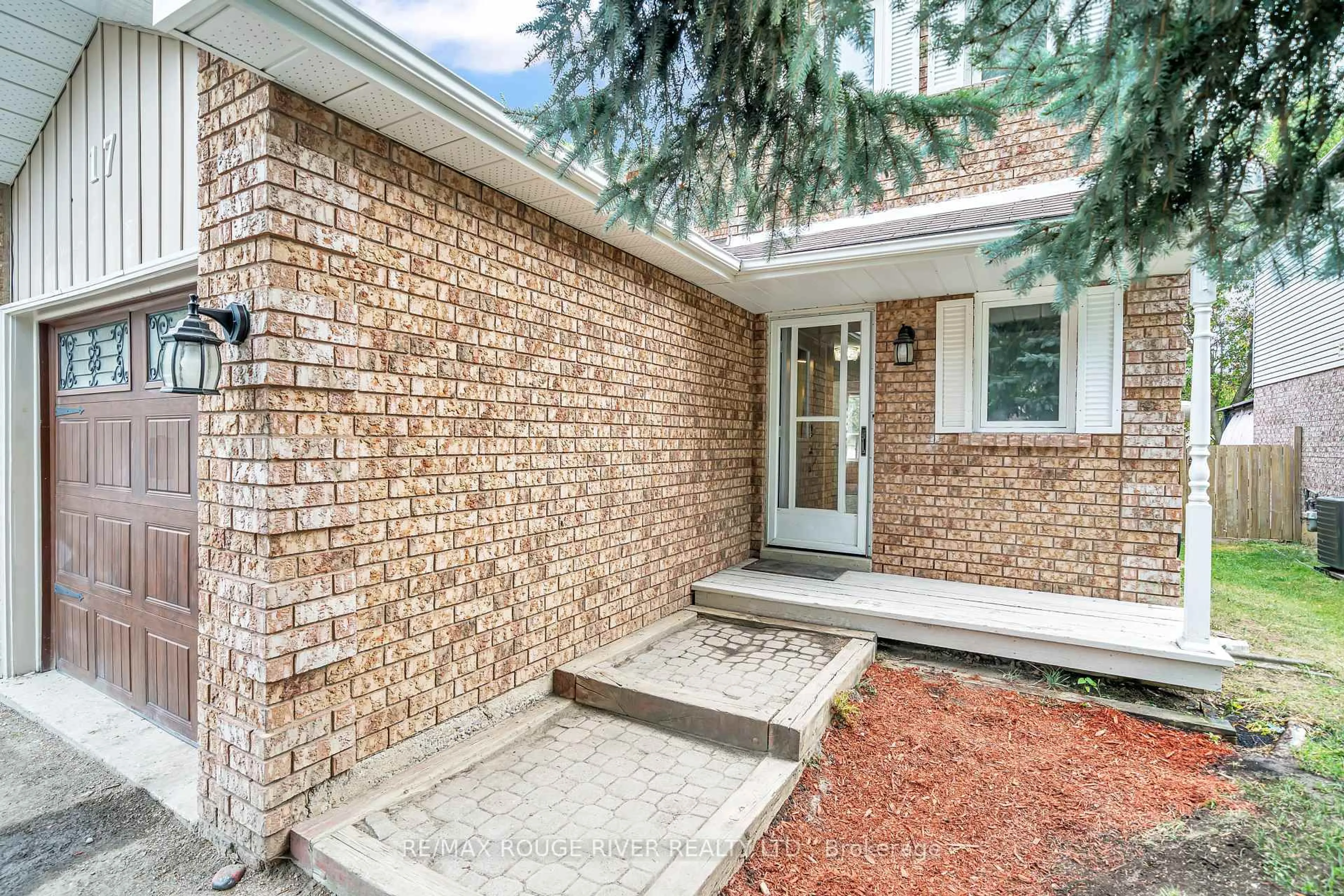 Home with brick exterior material, street for 17 Fenwick Ave, Clarington Ontario L1C 4R6