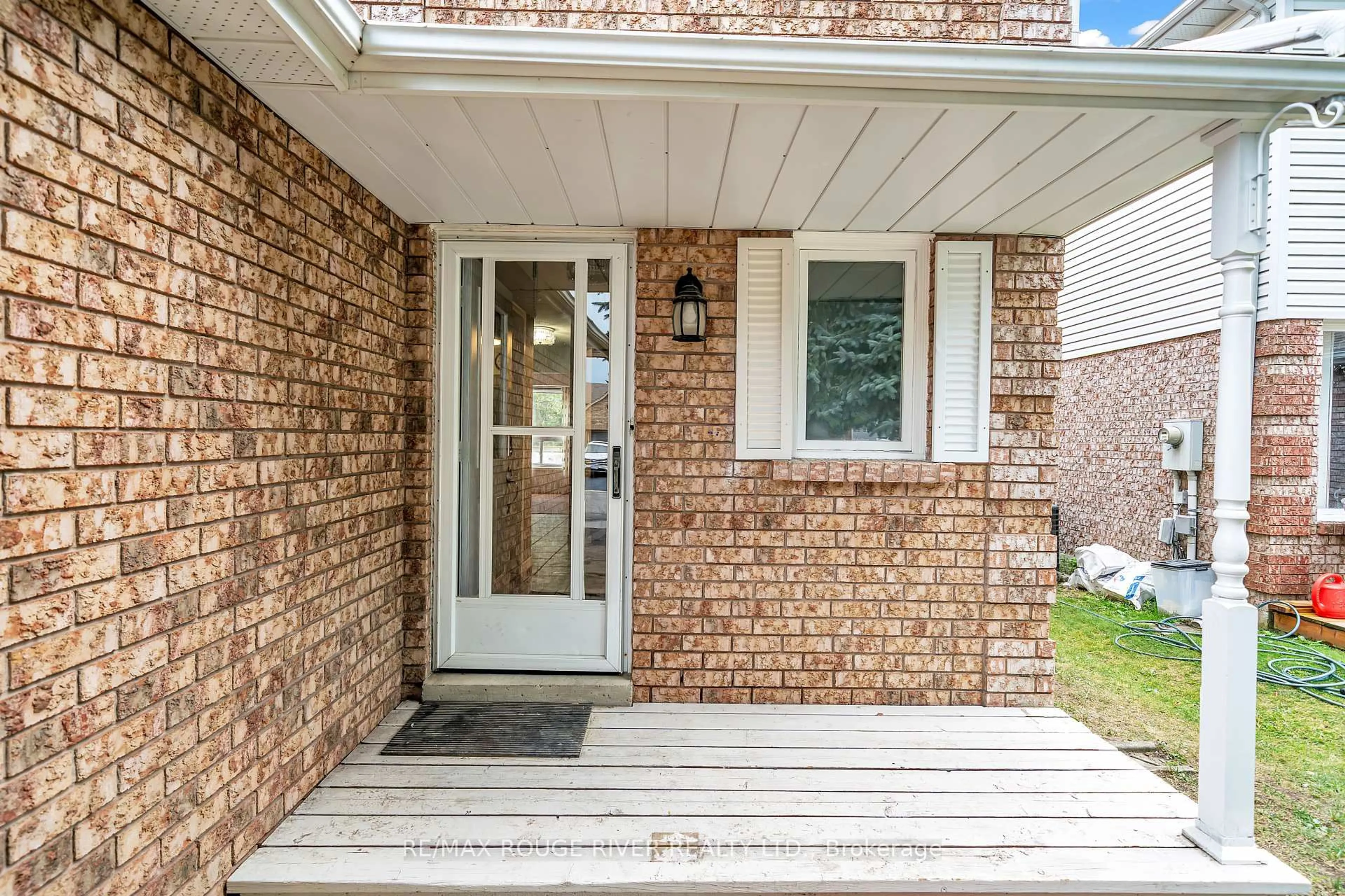 Home with brick exterior material, street for 17 Fenwick Ave, Clarington Ontario L1C 4R6