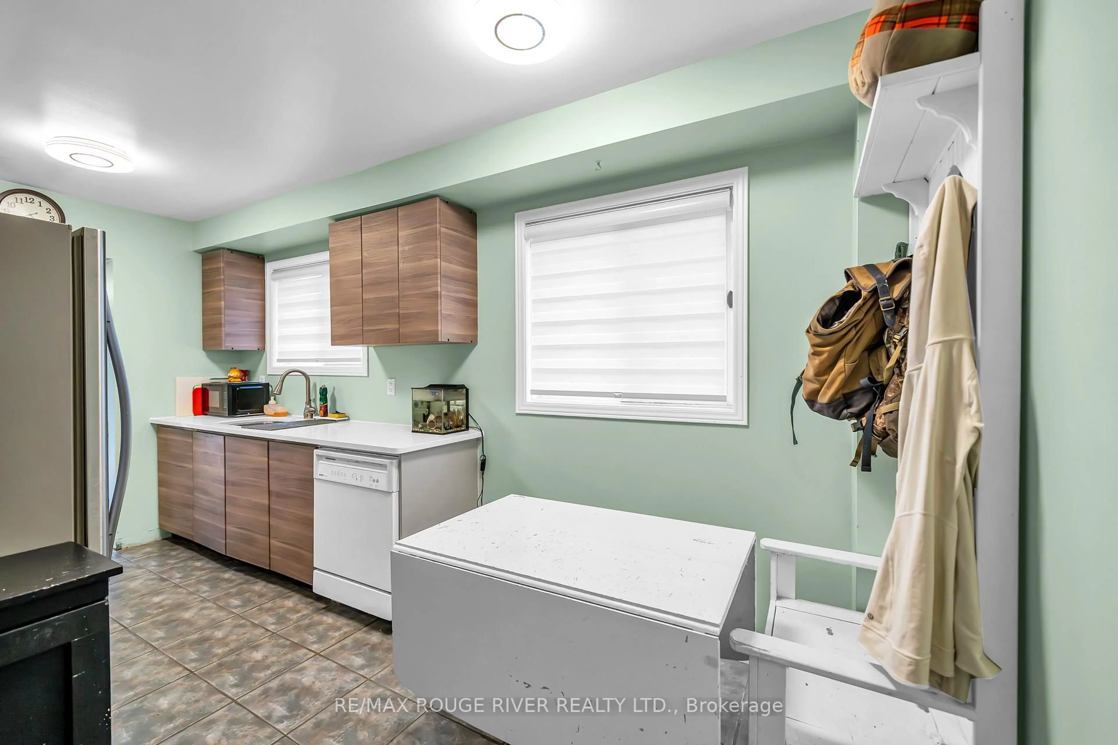 Laundry room for 17 Fenwick Ave, Clarington Ontario L1C 4R6