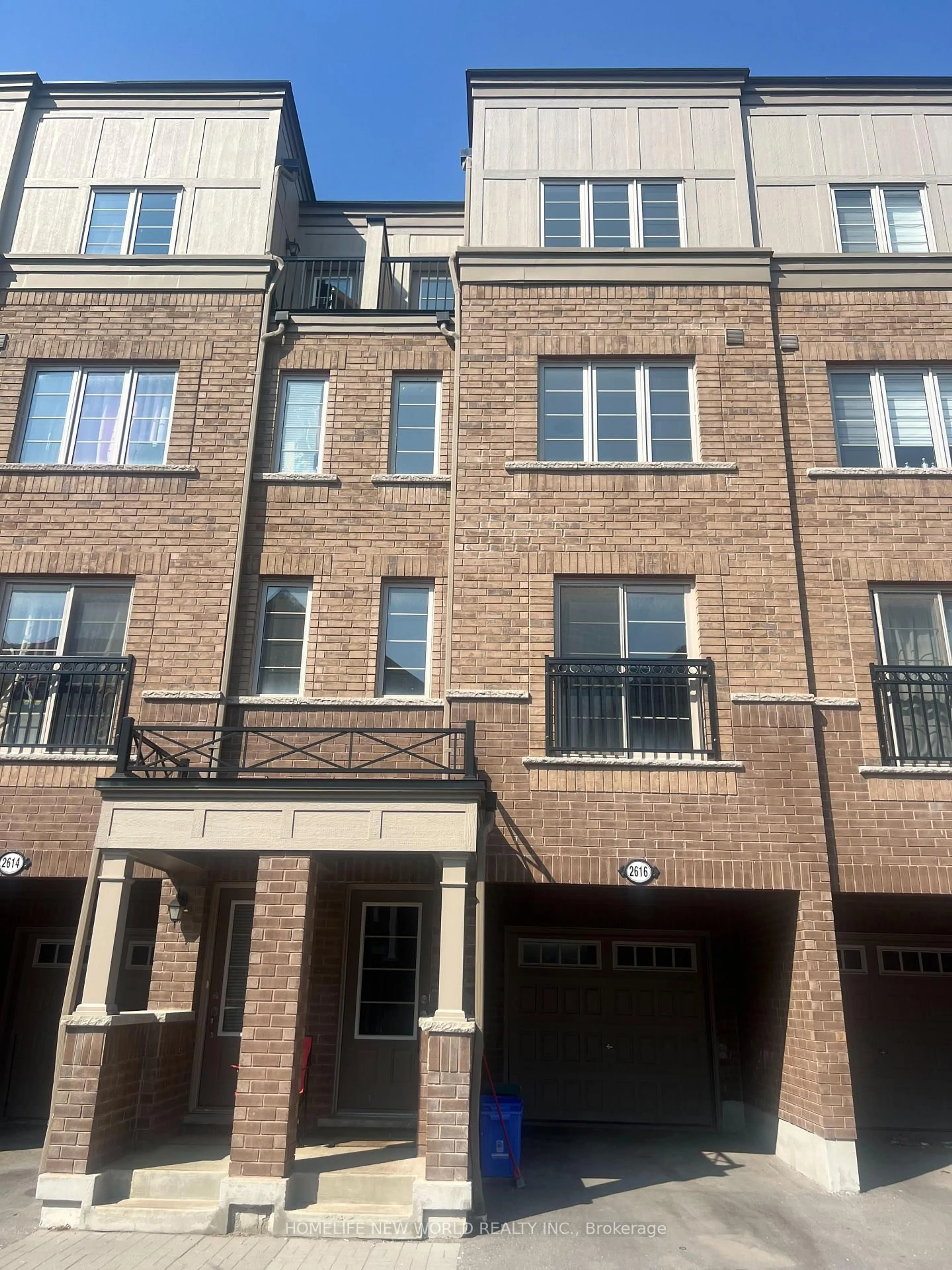 A pic from outside/outdoor area/front of a property/back of a property/a pic from drone, street for 2616 Deputy Minister Path, Oshawa Ontario L1L 0M7