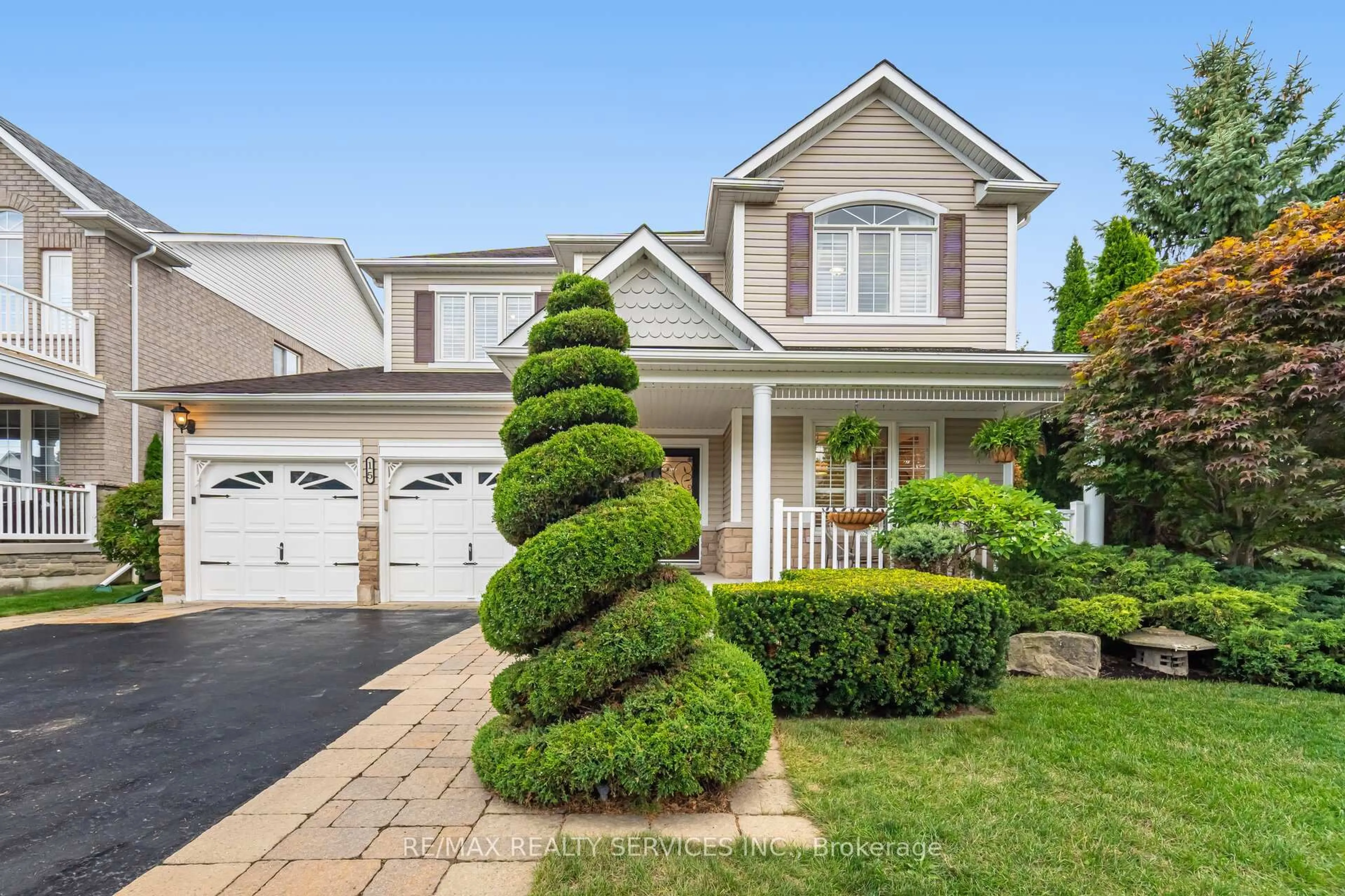 Home with vinyl exterior material, street for 15 Bianca Dr, Whitby Ontario L1M 2J3