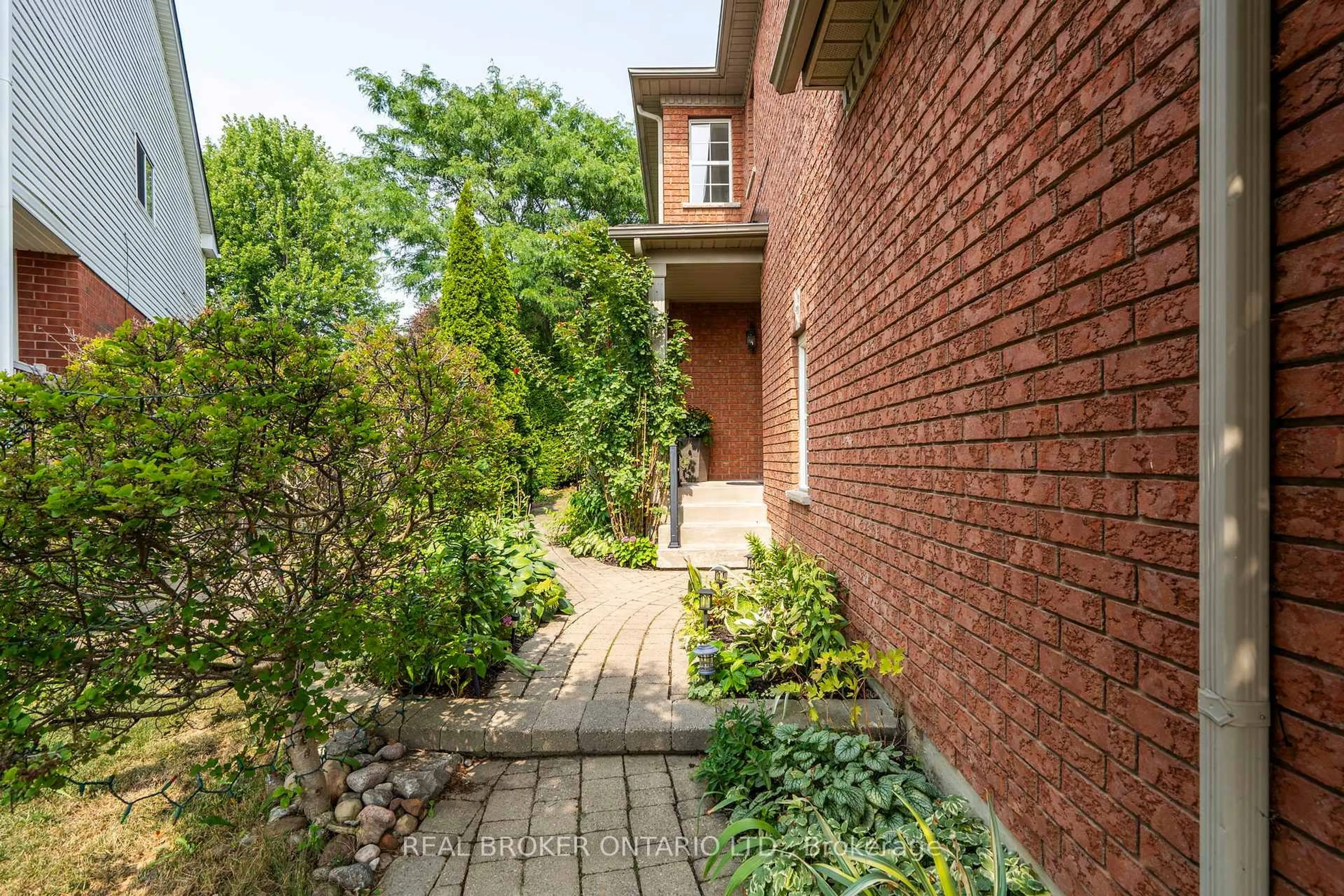 Home with brick exterior material, street for 21 Shenandoah Dr, Whitby Ontario L1P 1S9
