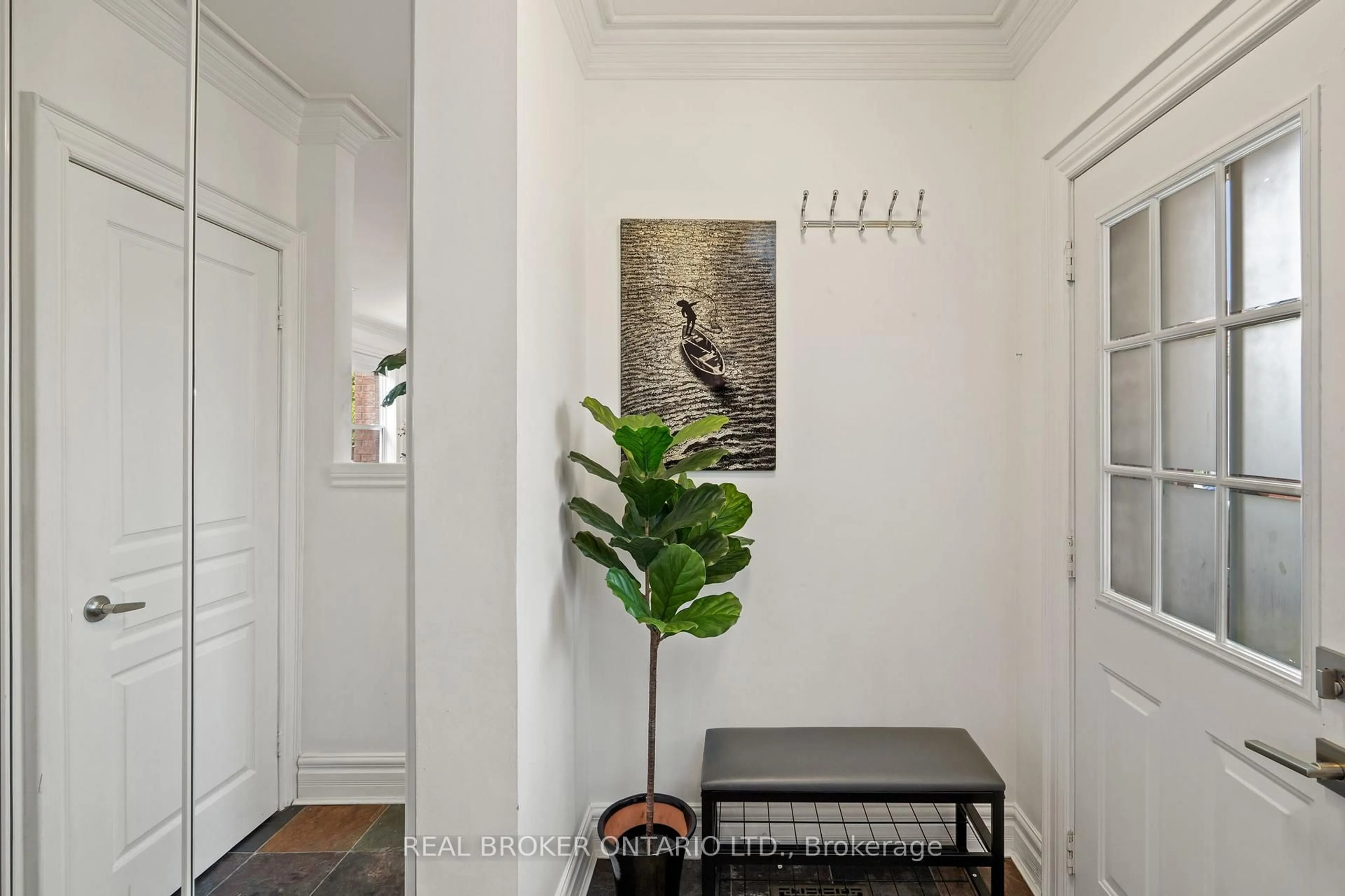 Indoor entryway for 21 Shenandoah Dr, Whitby Ontario L1P 1S9