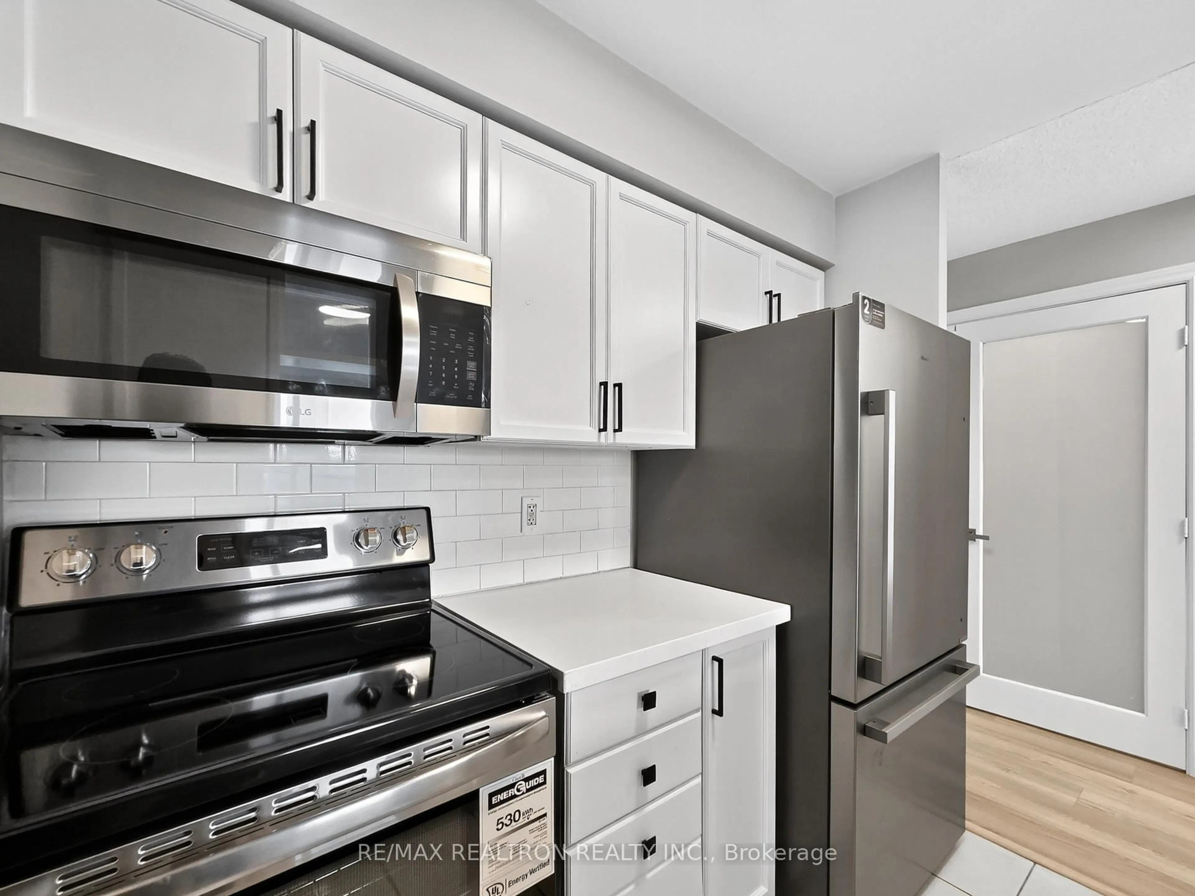 Standard kitchen, unknown for 70 Town Centre Crt #1608, Toronto Ontario M1P 0B2