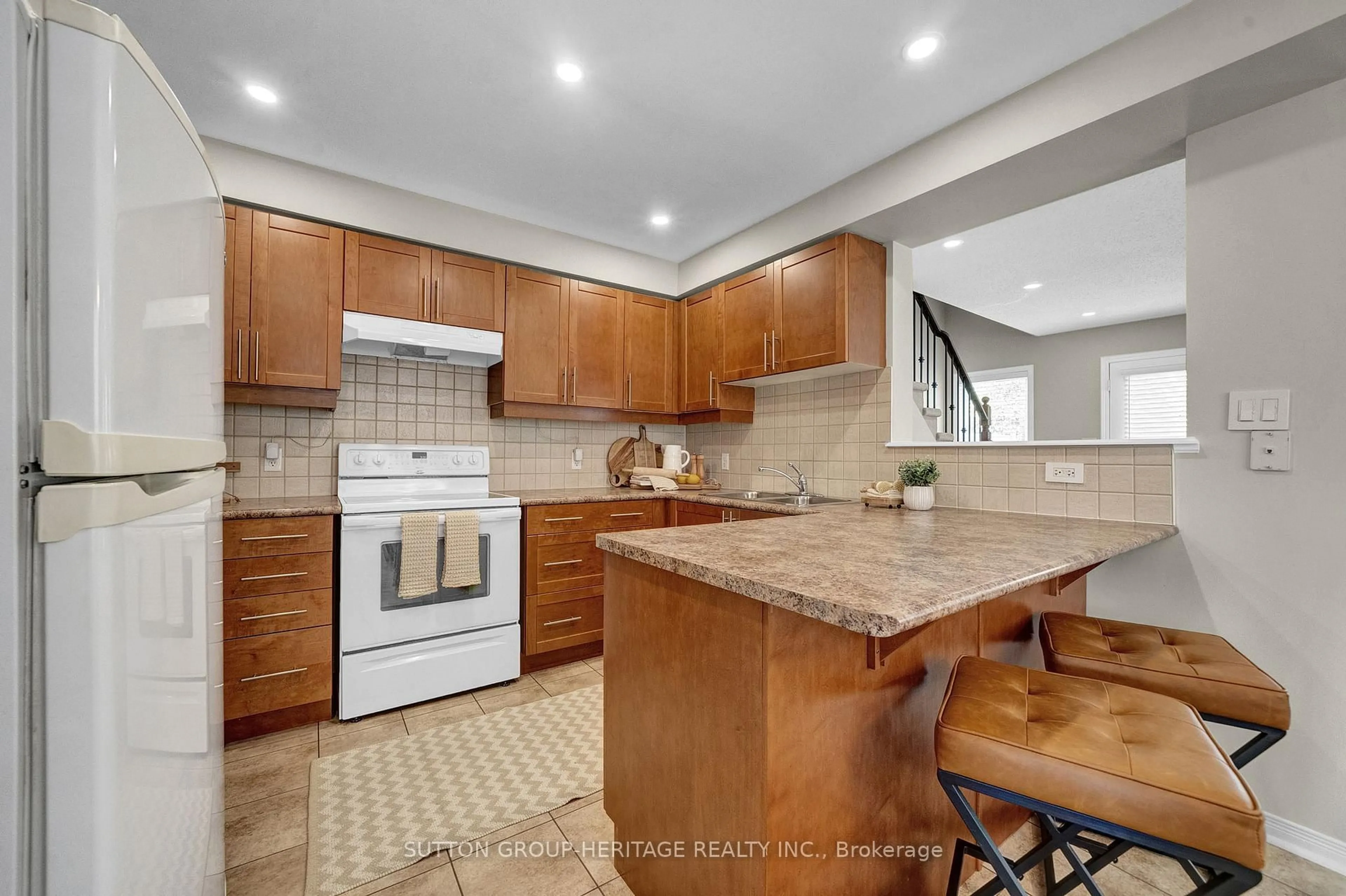 Standard kitchen, ceramic/tile floor for 460 Woodmount Dr #38, Oshawa Ontario L1K 0K3