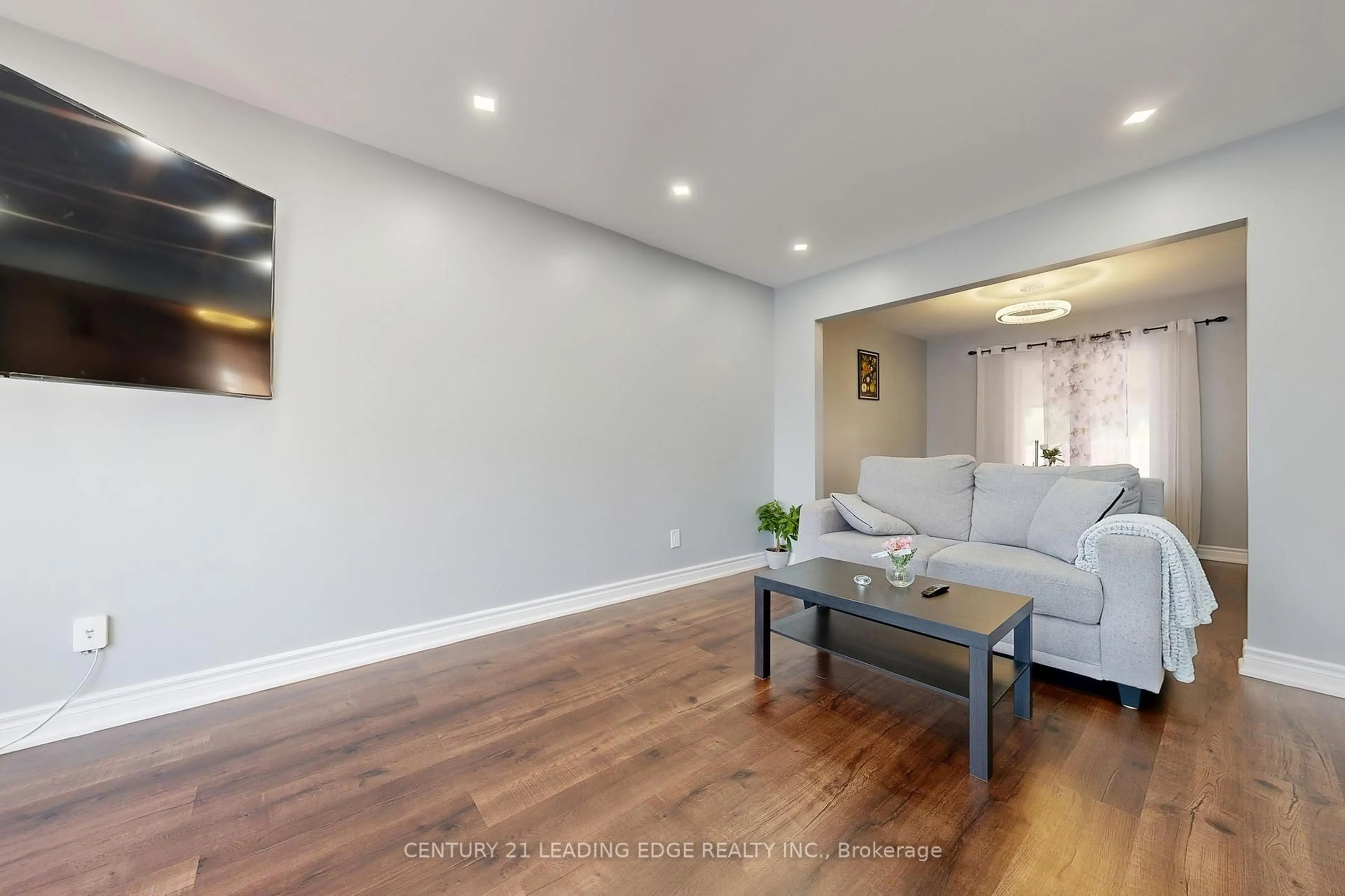 Living room with furniture, wood/laminate floor for 28 Longsword Dr, Toronto Ontario M1V 3A3