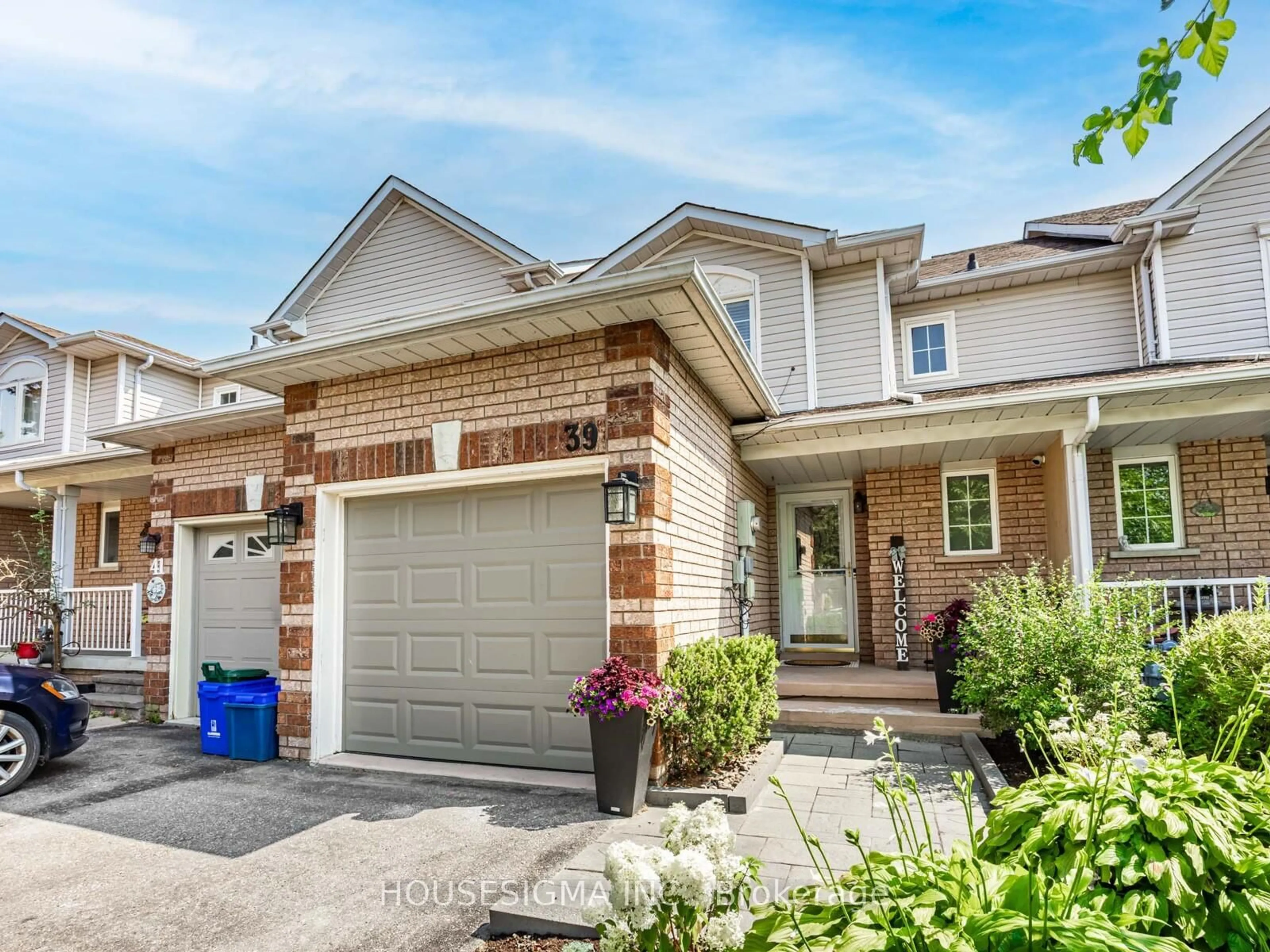 Home with brick exterior material, street for 39 Pidduck St, Clarington Ontario L1E 2W2