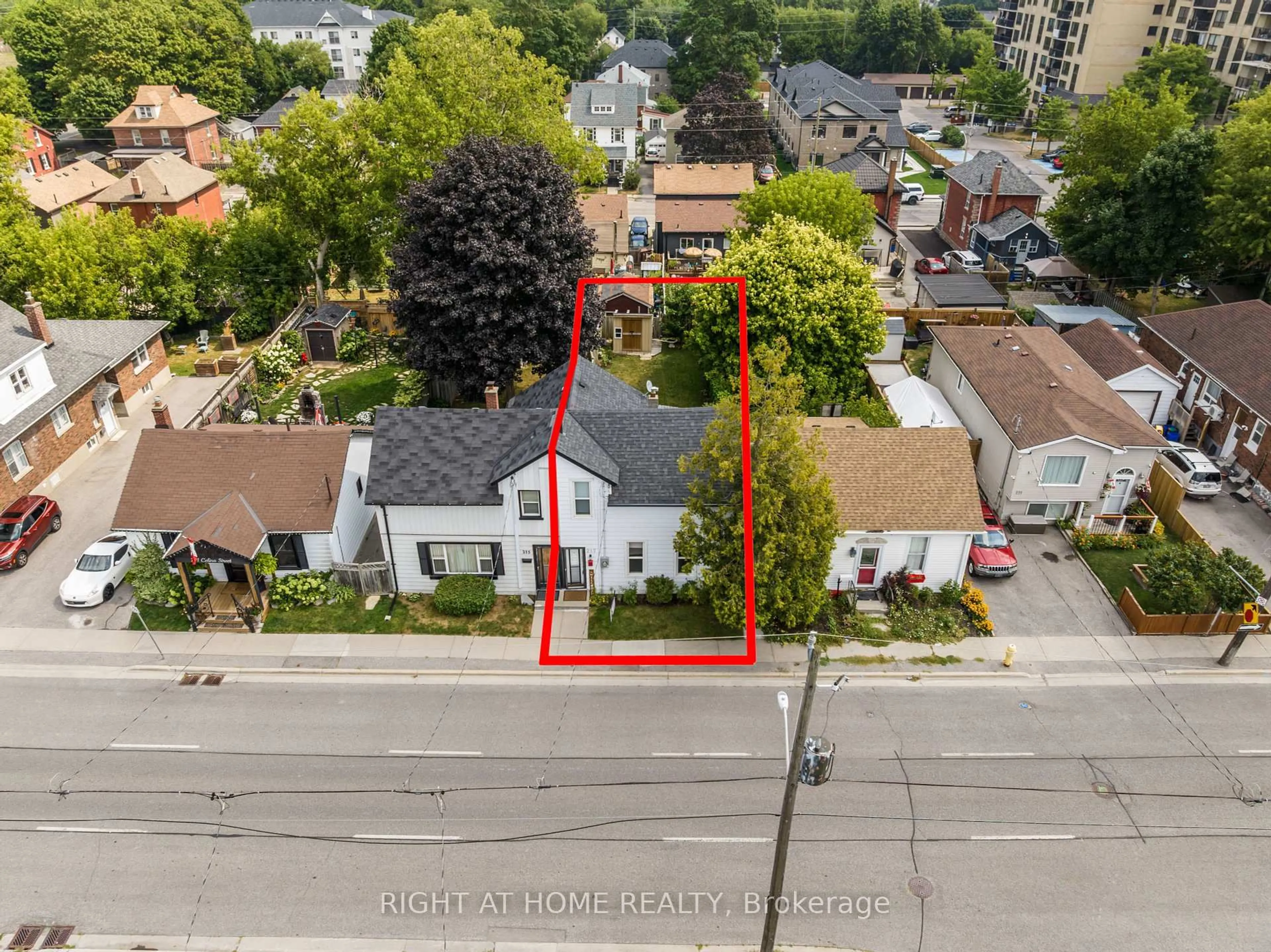 A pic from outside/outdoor area/front of a property/back of a property/a pic from drone, city buildings view from balcony for 217 Celina St, Oshawa Ontario L1H 4N7