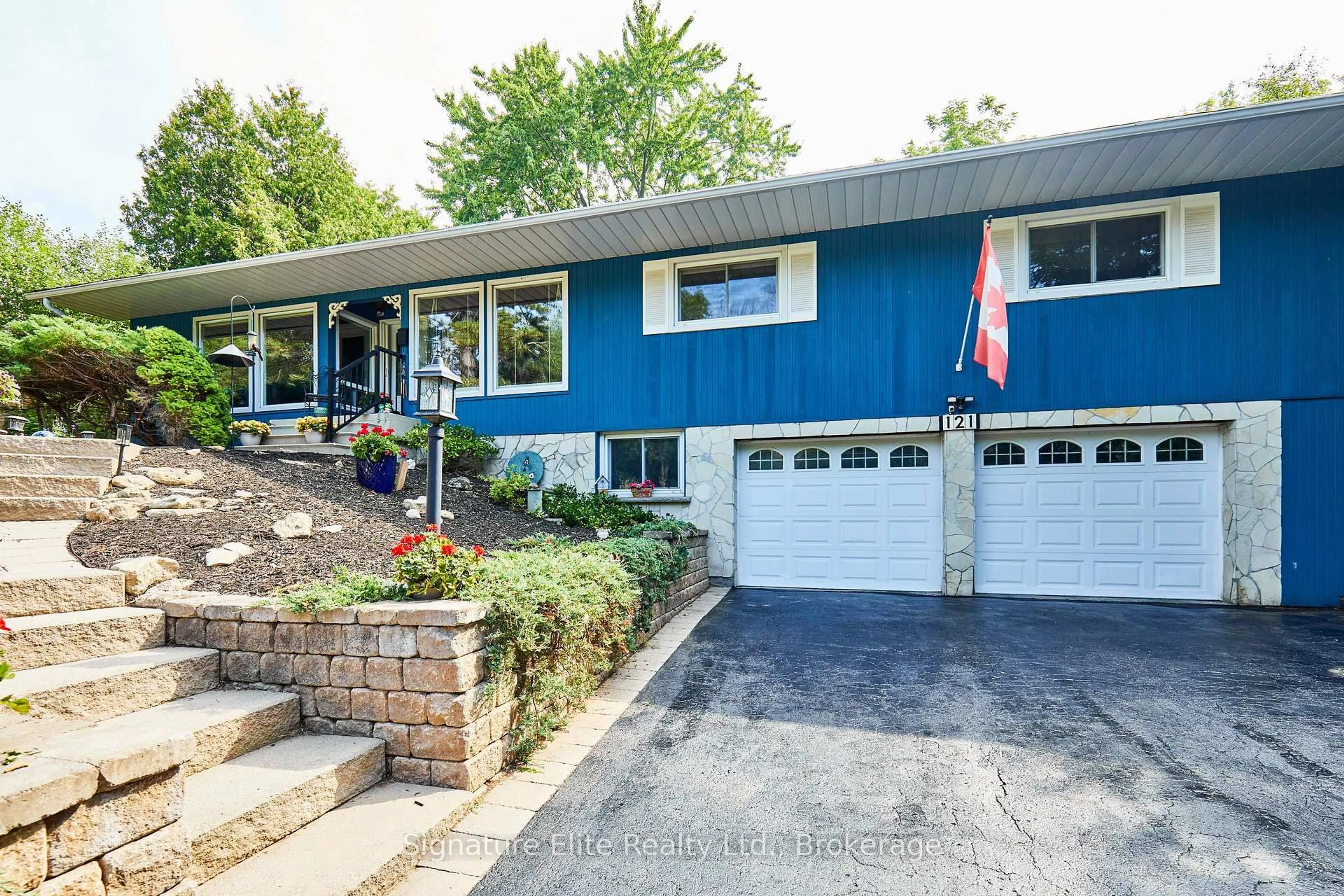 Home with vinyl exterior material, street for 121 Meadow Cres, Whitby Ontario L1N 3J5