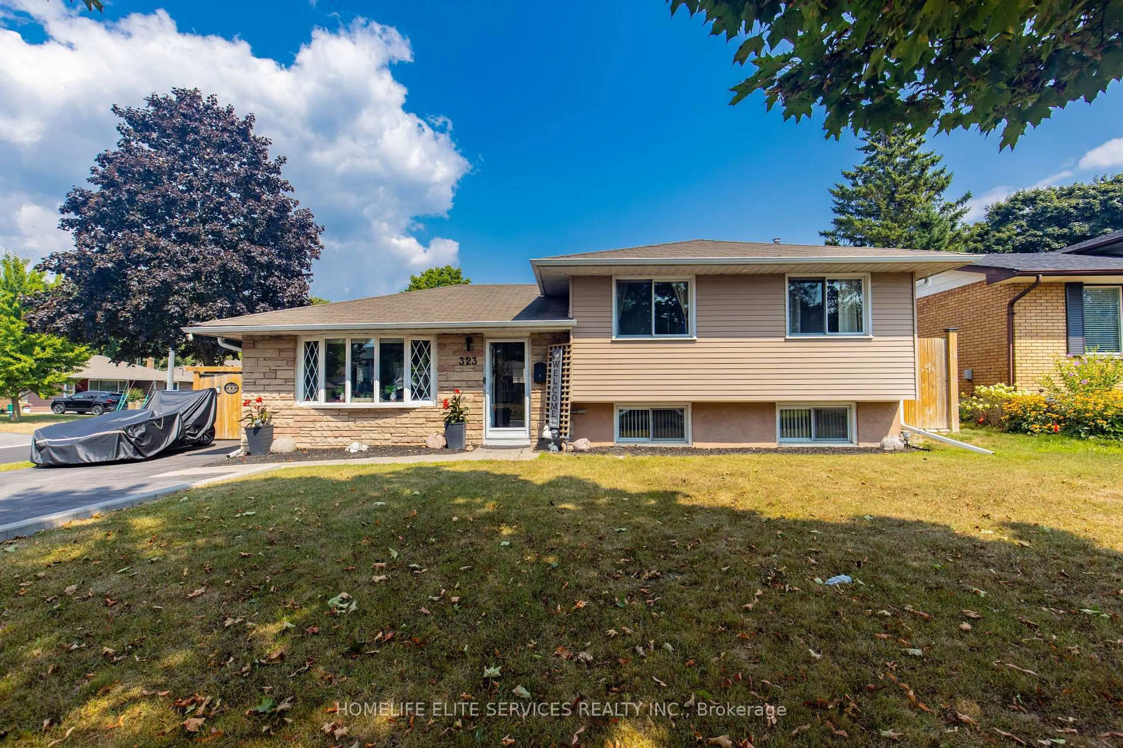 Home with vinyl exterior material, street for 323 Central Pk Blvd, Oshawa Ontario L1G 5Z5