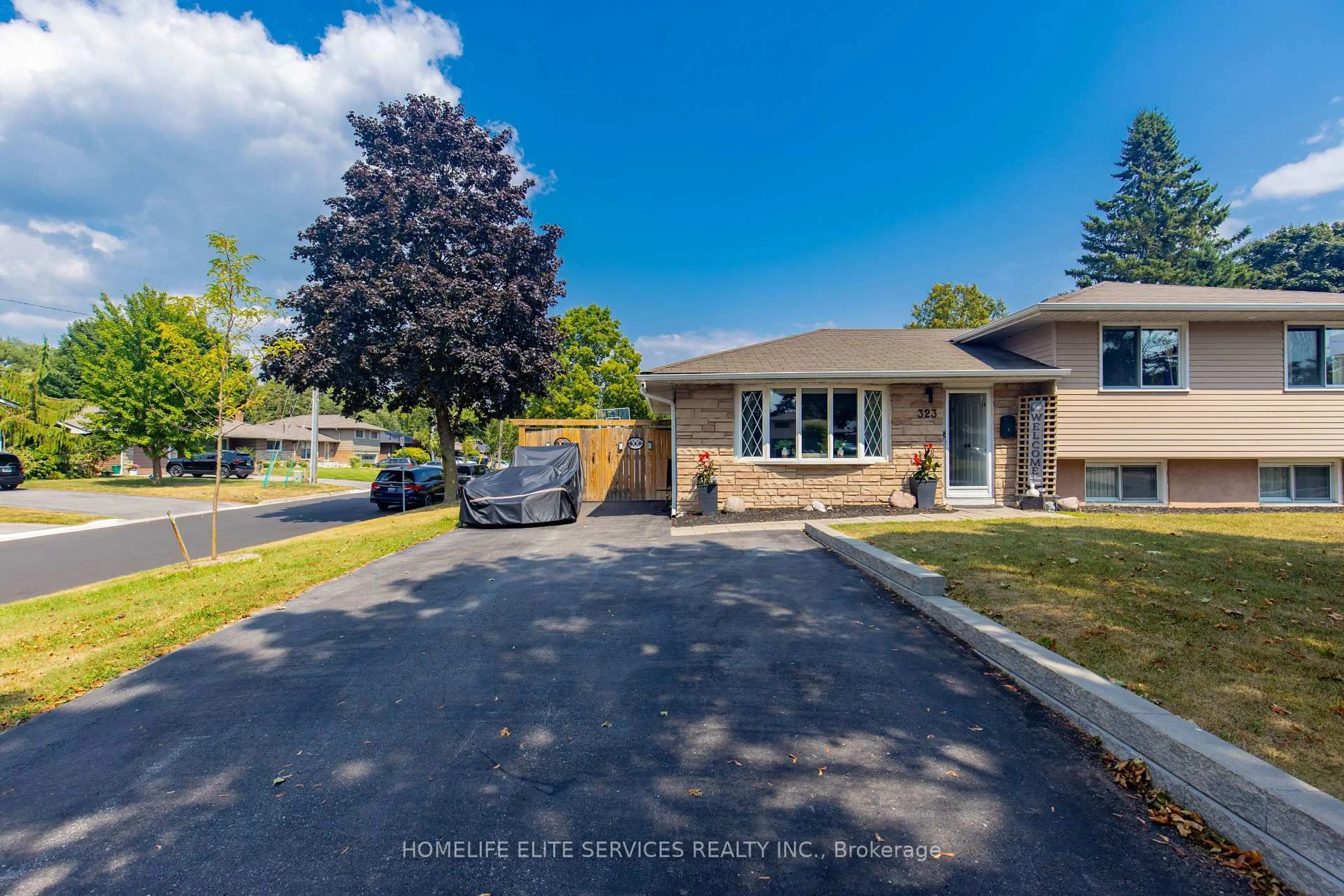 A pic from outside/outdoor area/front of a property/back of a property/a pic from drone, street for 323 Central Pk Blvd, Oshawa Ontario L1G 5Z5