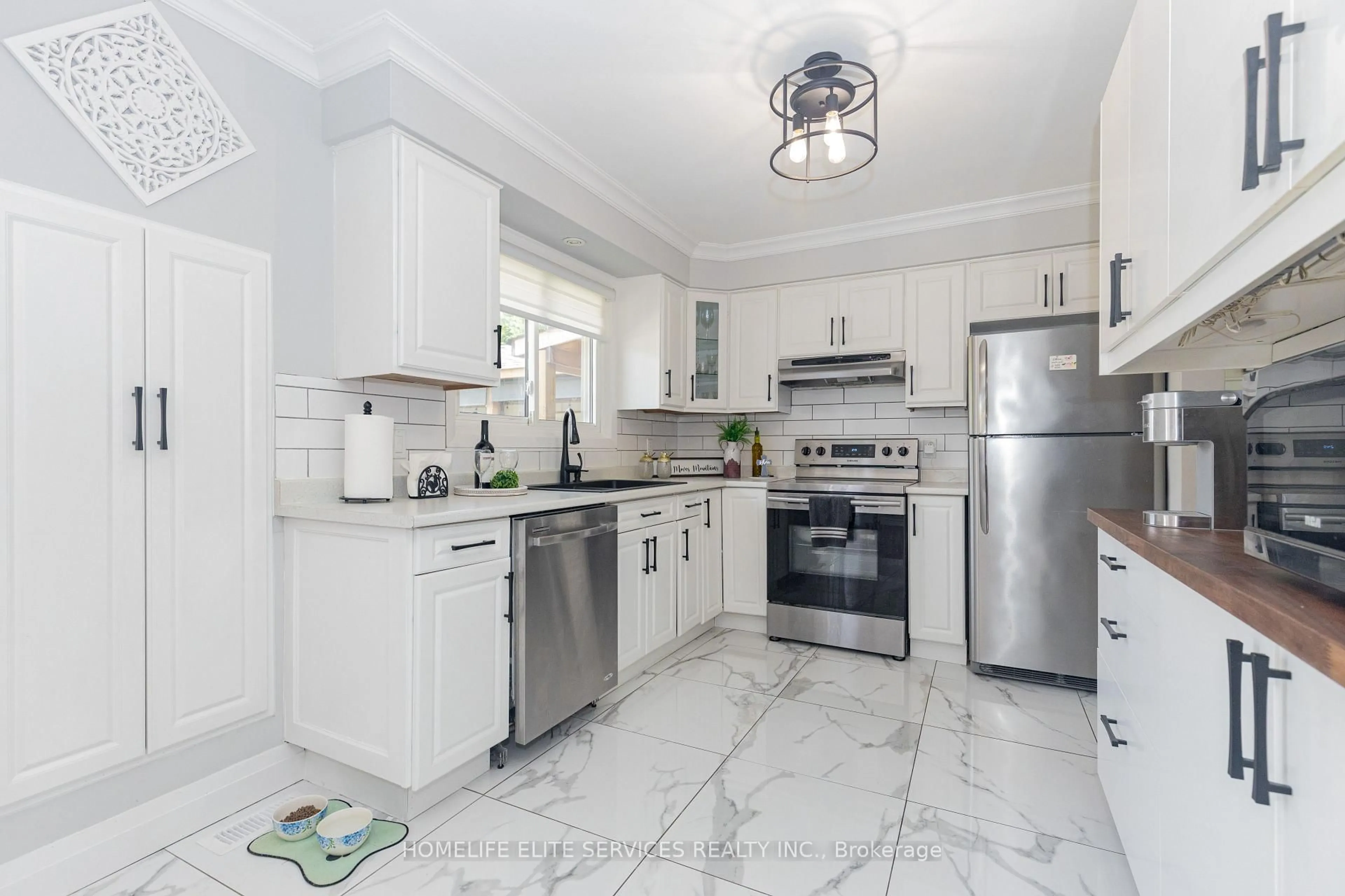 Unknown for 323 Central Pk Blvd, Oshawa Ontario L1G 5Z5
