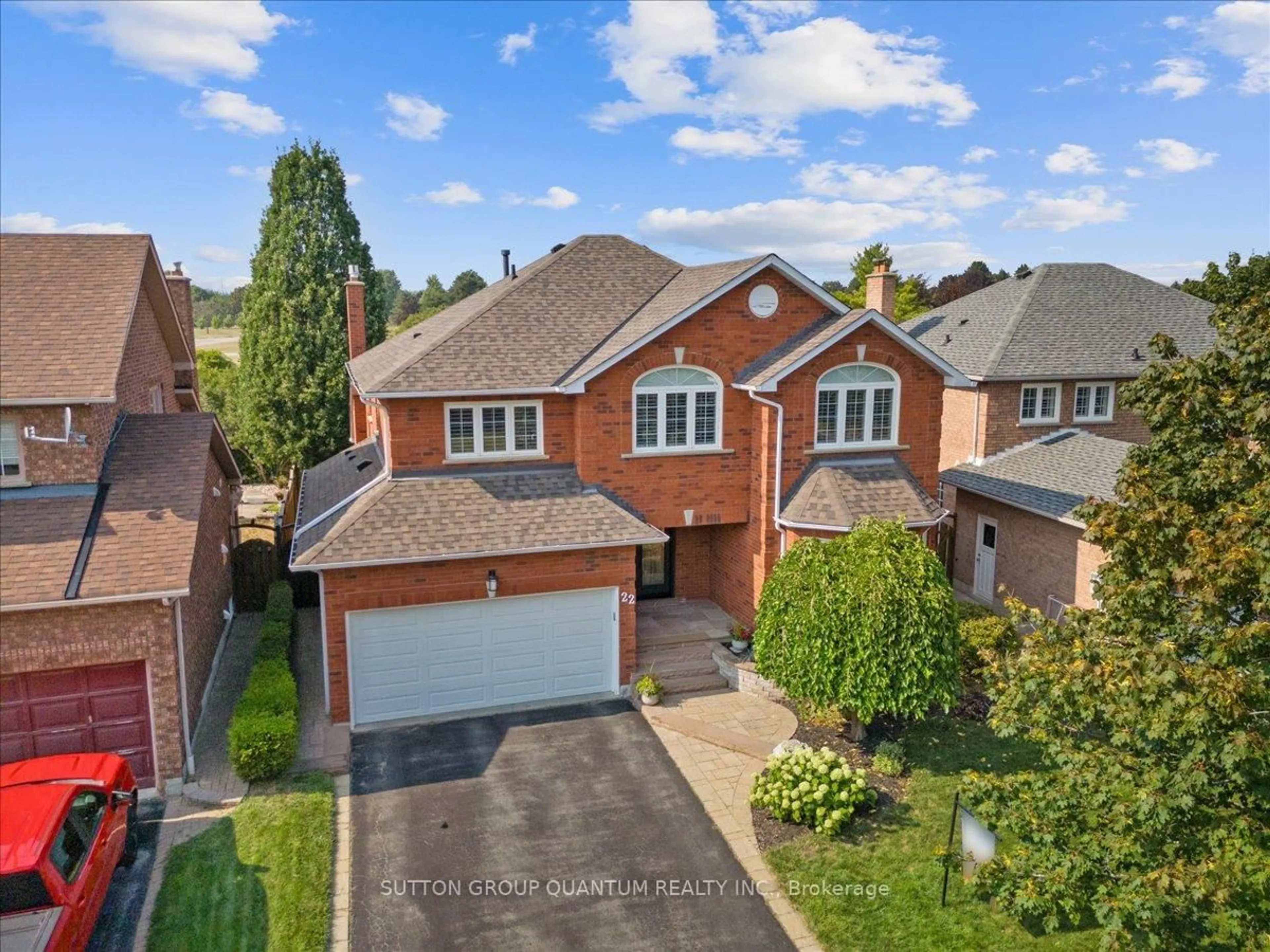 A pic from outside/outdoor area/front of a property/back of a property/a pic from drone, street for 22 Kilbride Dr, Whitby Ontario L1R 2B3