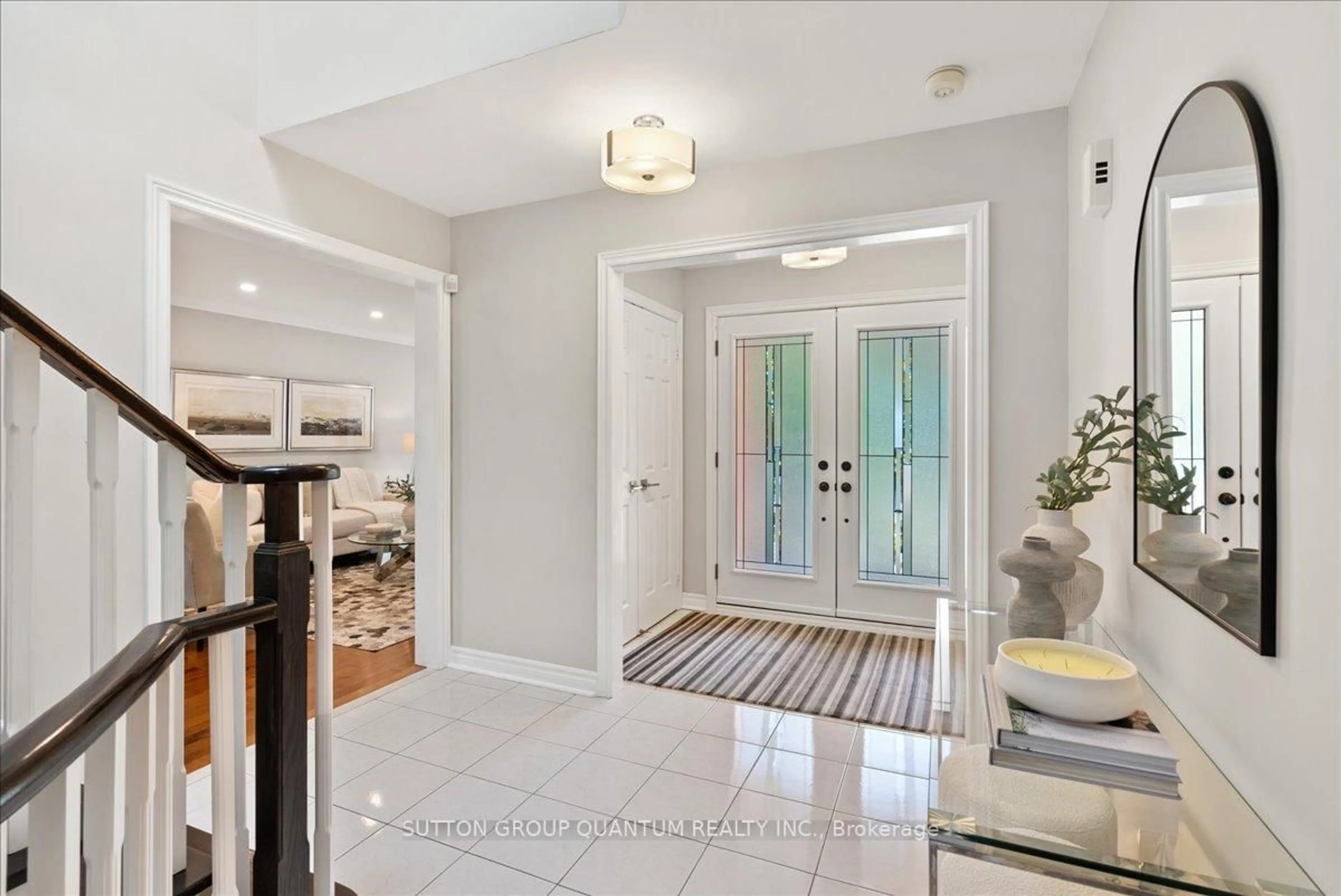 Indoor entryway for 22 Kilbride Dr, Whitby Ontario L1R 2B3