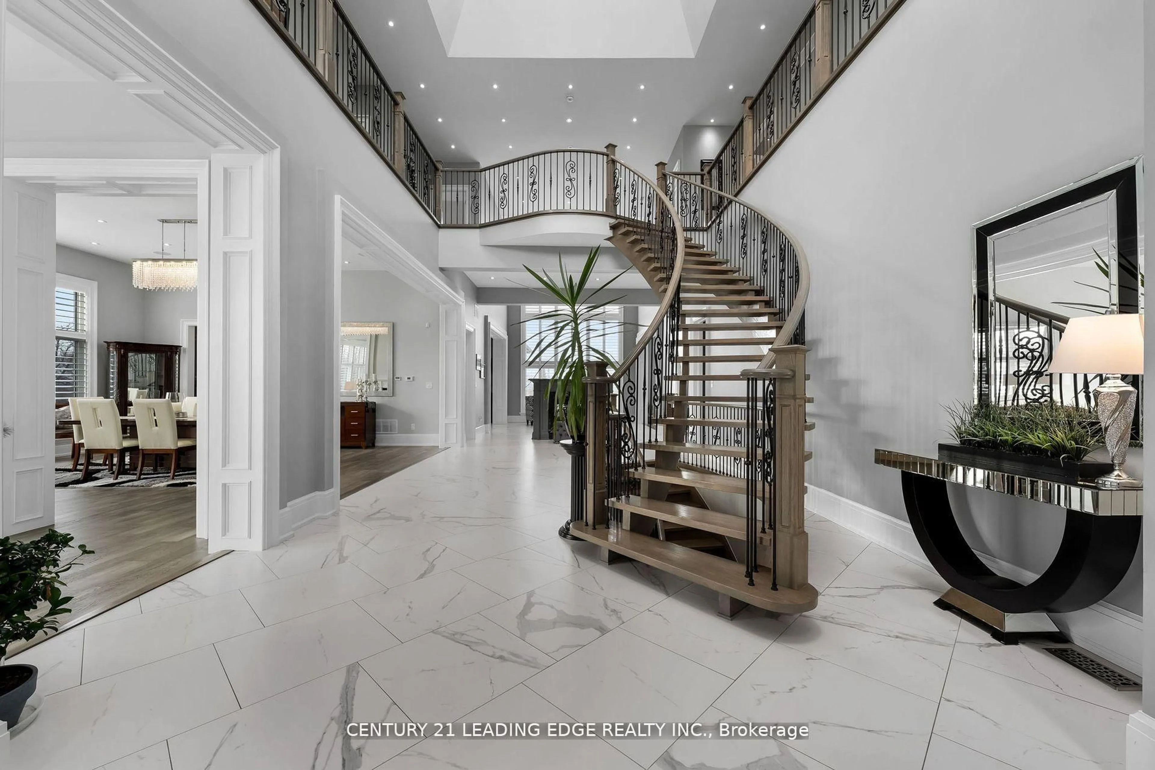 Indoor foyer for 690 View Lake Rd, Scugog Ontario L0B 1K0