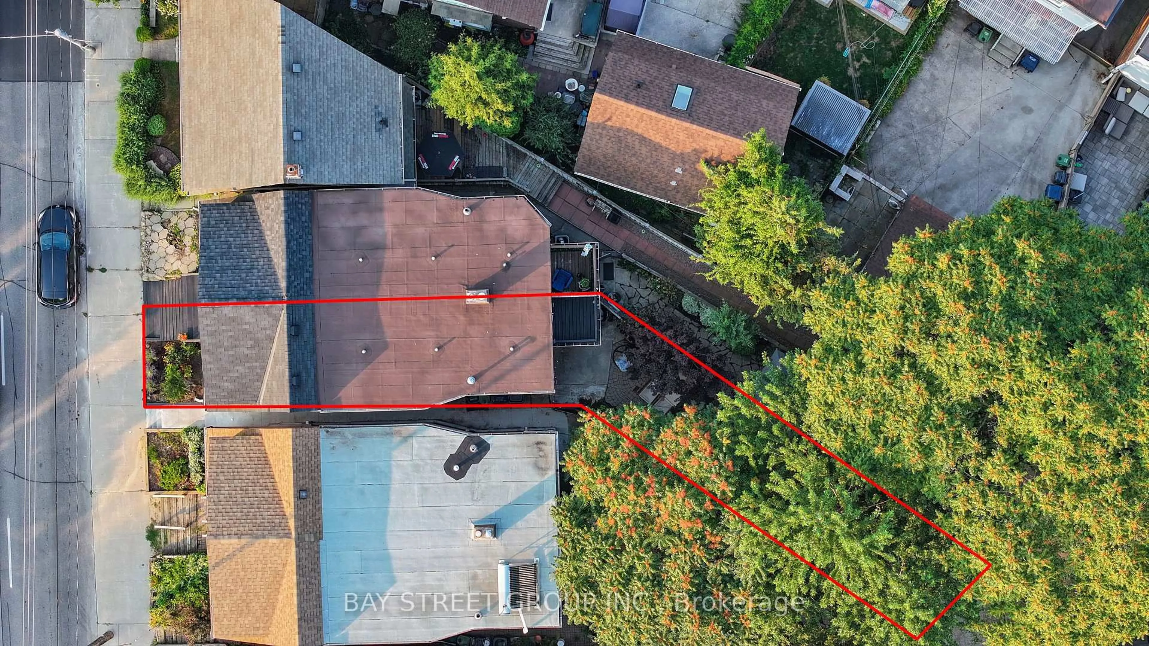A pic from outside/outdoor area/front of a property/back of a property/a pic from drone, city buildings view from balcony for 397 Kingston Rd, Toronto Ontario M4L 1V1