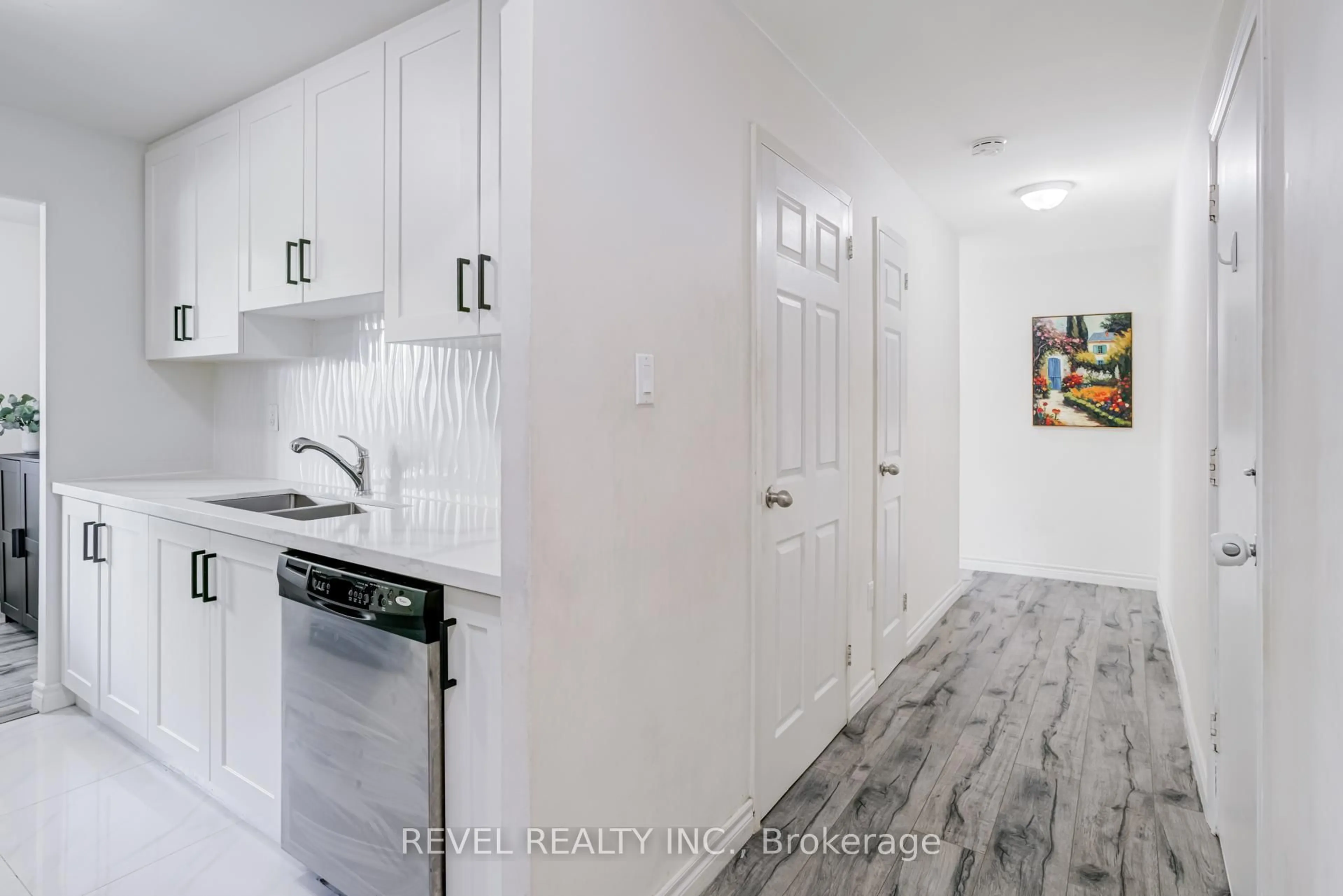 Unknown for 936 Glen St #512, Oshawa Ontario L1J 5Z7