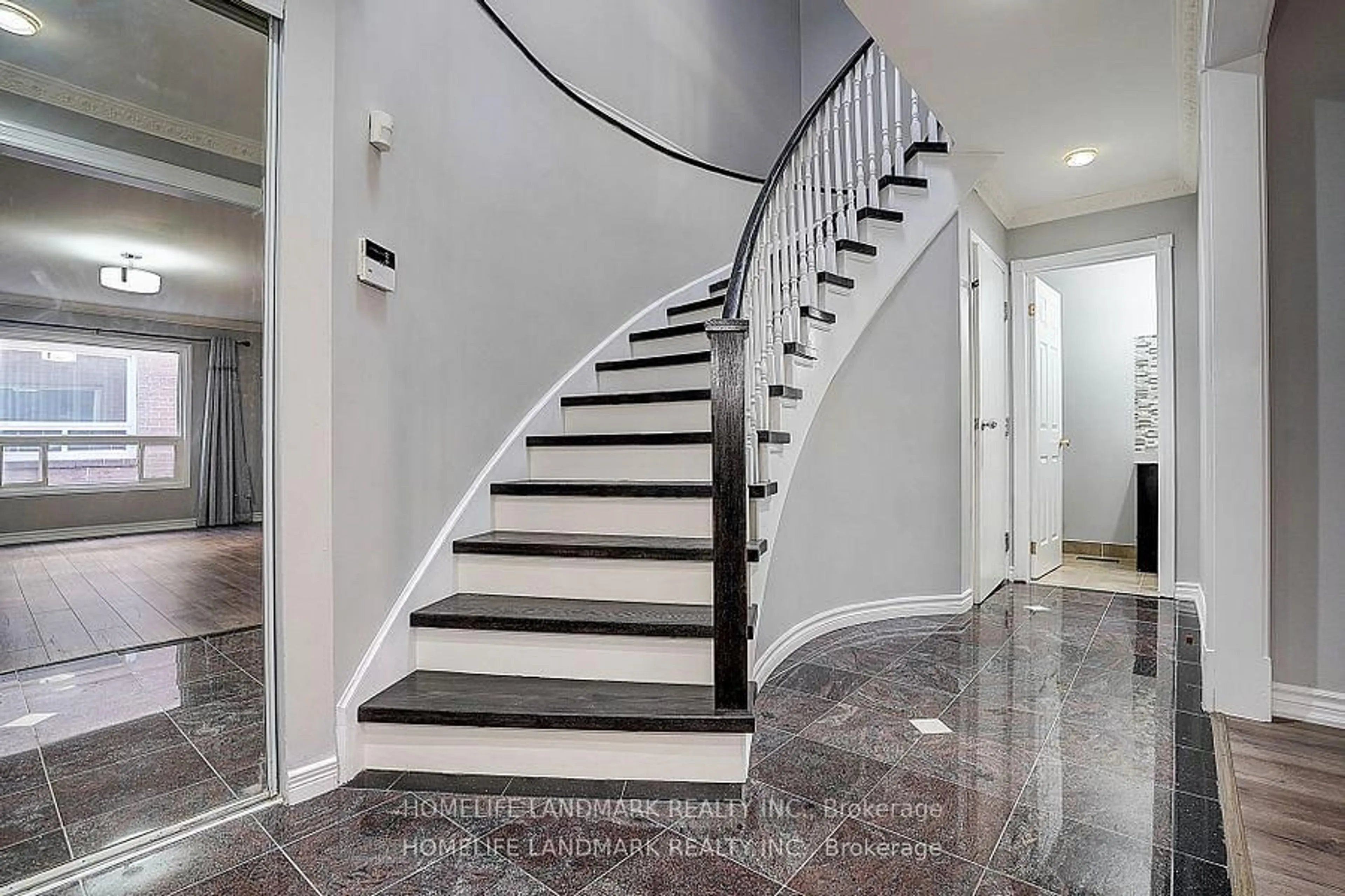 Stairs for 15 Saintsbury Sq, Toronto Ontario M1V 3K1