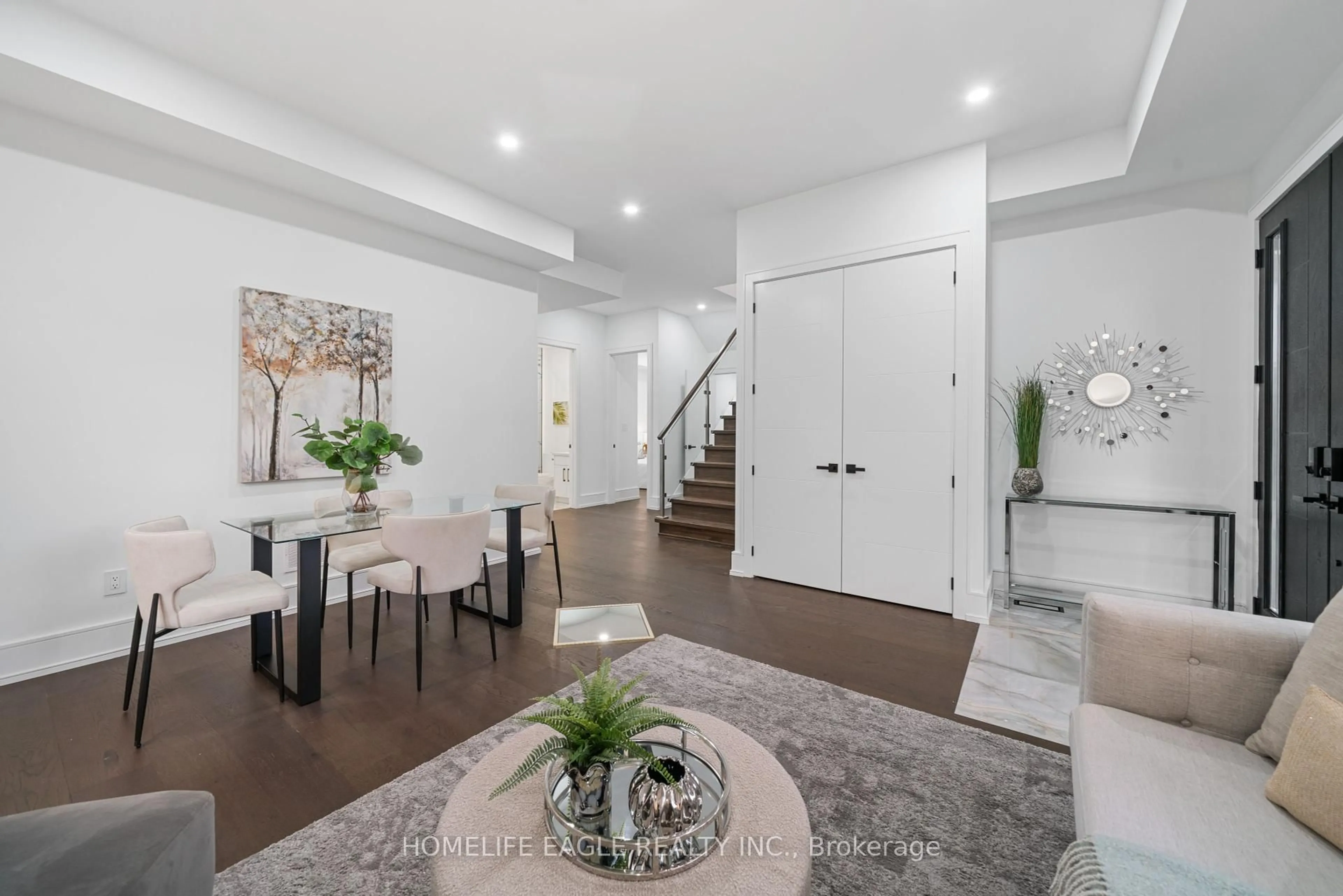 Indoor entryway for 11 Glen Muir Dr, Toronto Ontario M1M 2C6