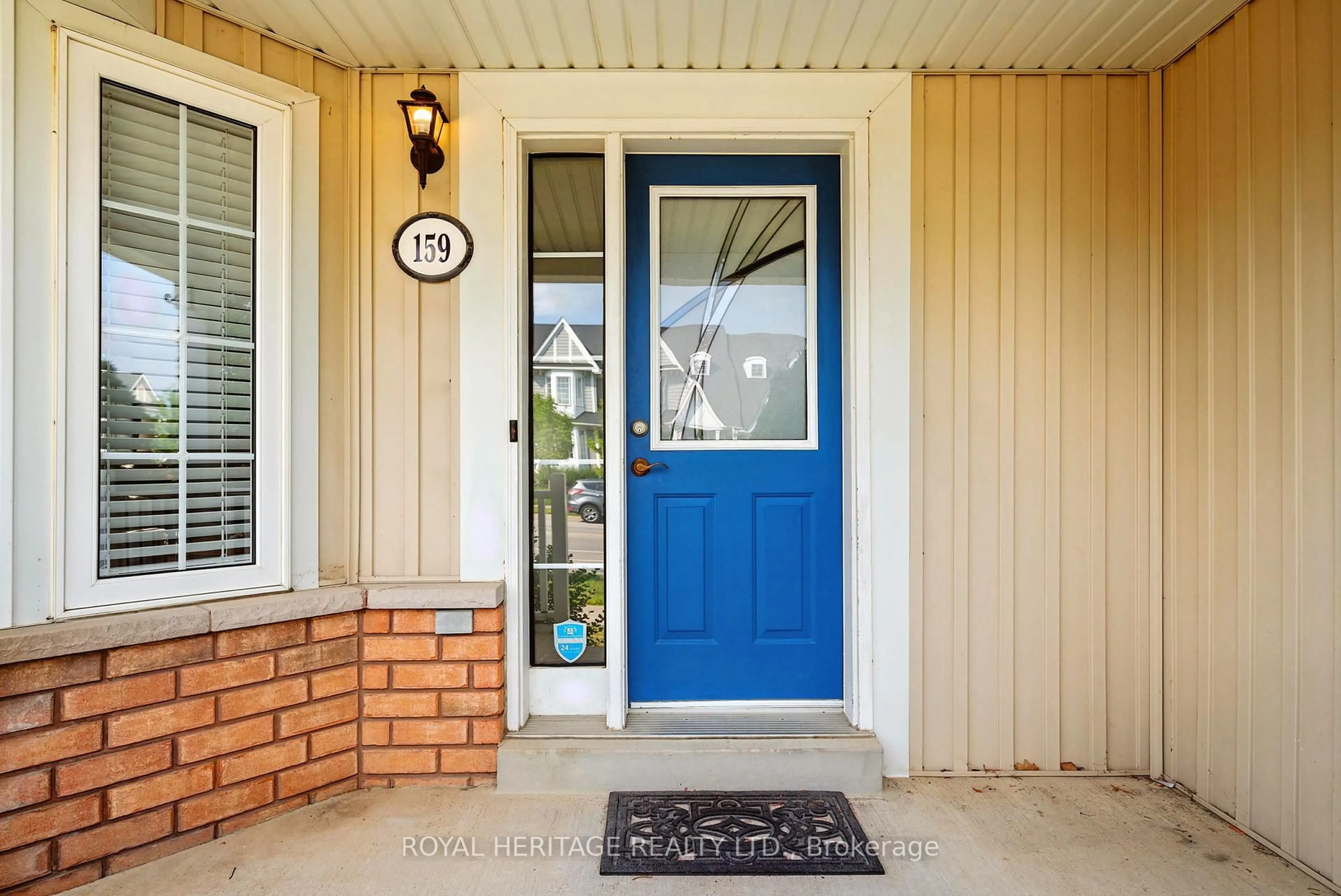 Indoor entryway for 159 Carnwith Dr, Whitby Ontario L1M 2J5