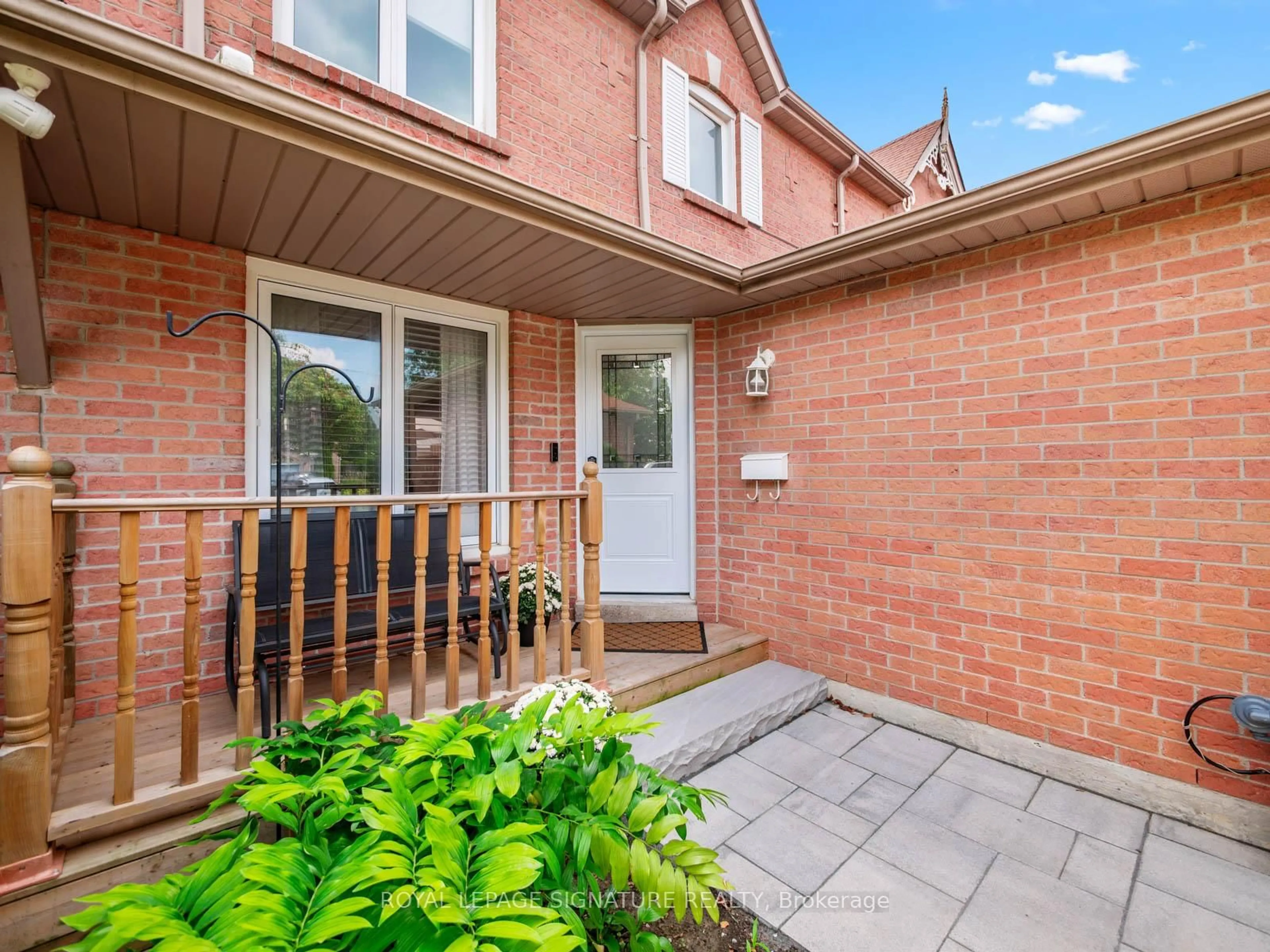 Home with brick exterior material, street for 13 Hillhurst Cres, Clarington Ontario L1E 2A5