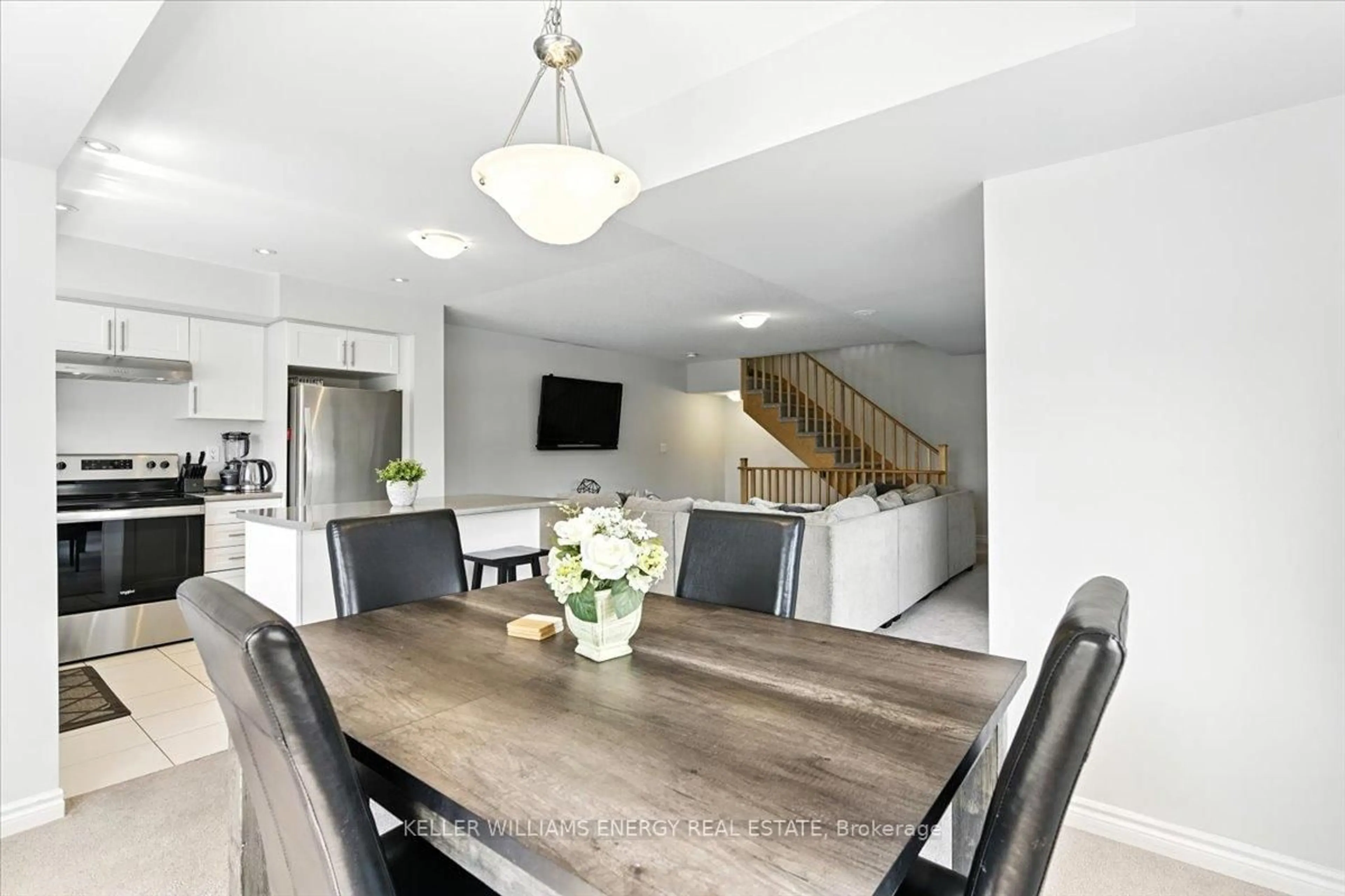 Dining room, unknown for 44 Porcelain Way, Whitby Ontario L1R 0R6