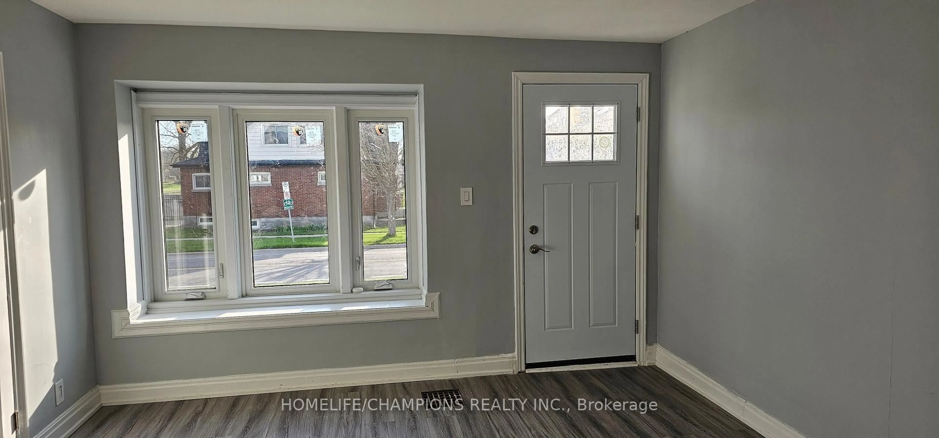 Indoor entryway for 55 Central Park Blvd, Oshawa Ontario L1G 5Y3
