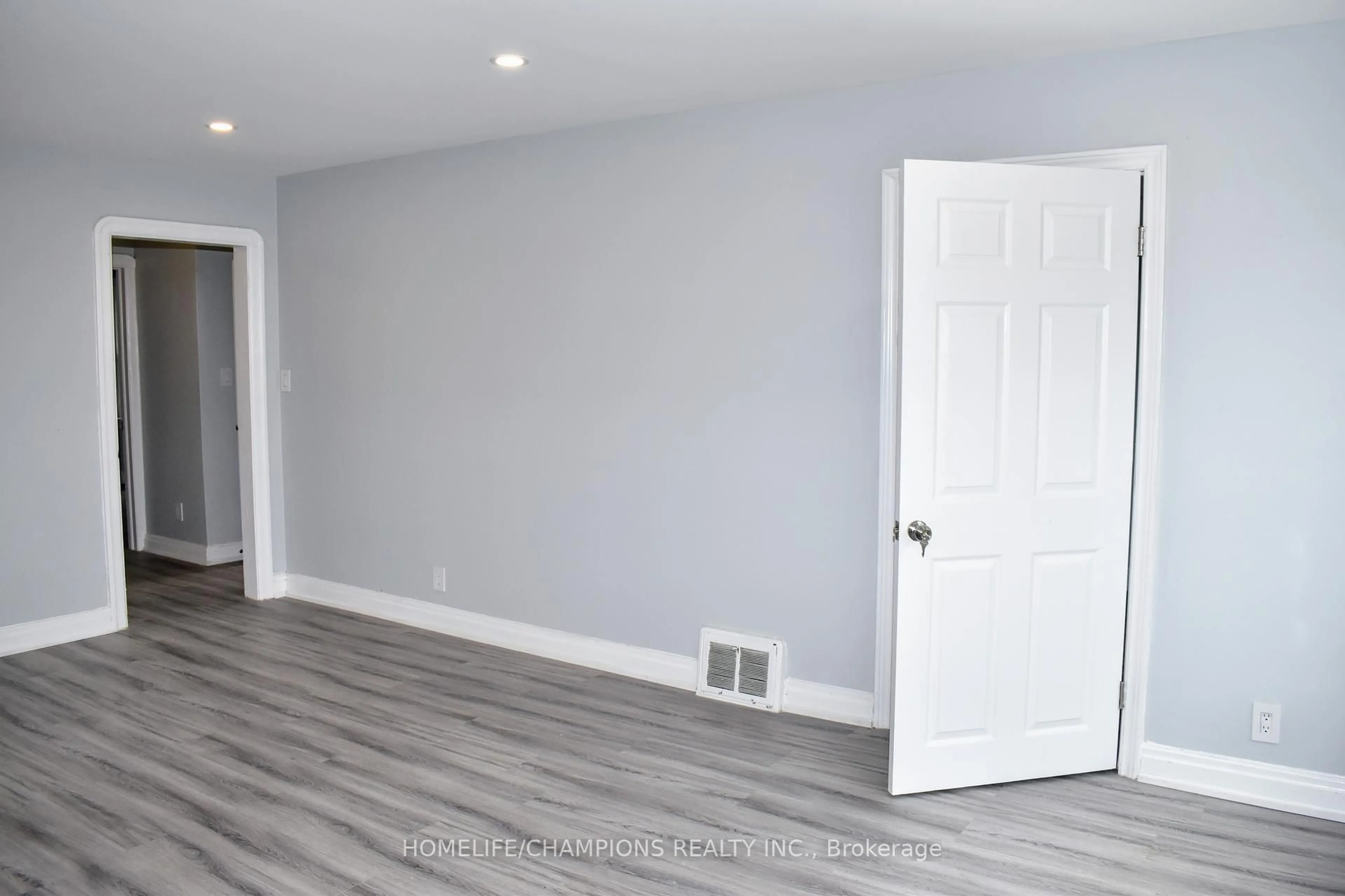 A pic of a room for 55 Central Park Blvd, Oshawa Ontario L1G 5Y3