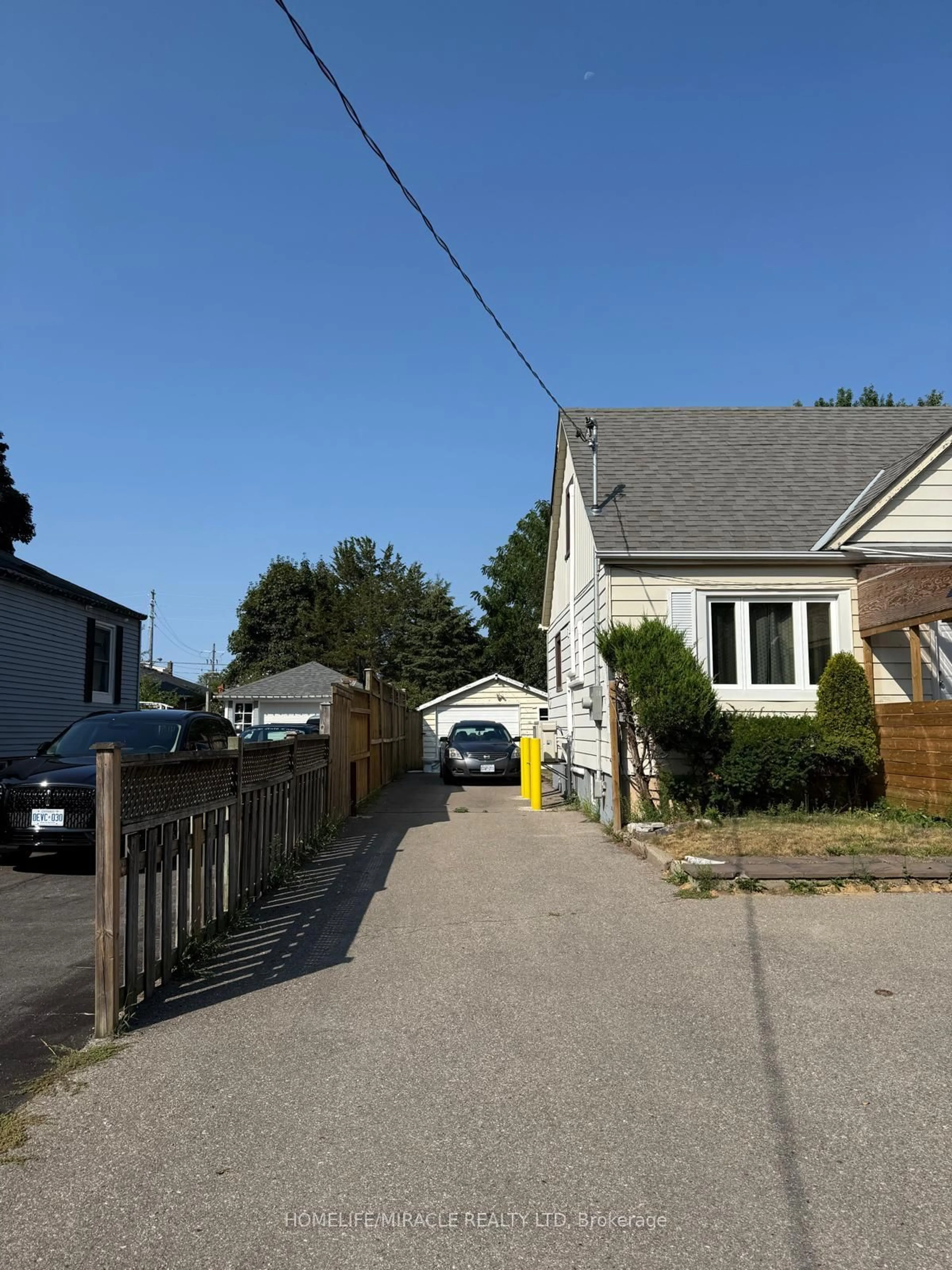 A pic from outside/outdoor area/front of a property/back of a property/a pic from drone, street for 50 Amiens Rd, Toronto Ontario M1E 3S8