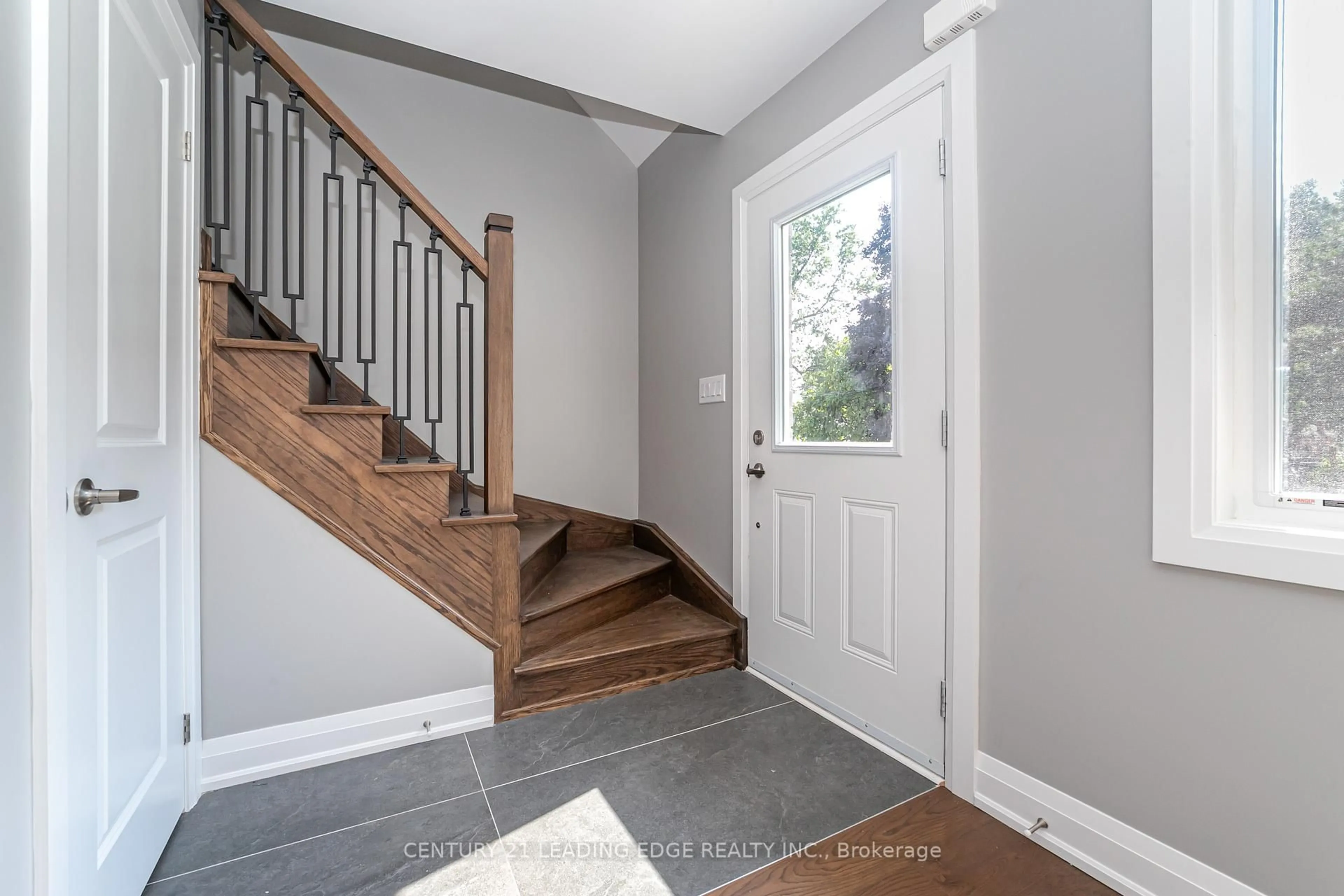 Indoor entryway for 29 NATAL Ave, Toronto Ontario M1N 3V3