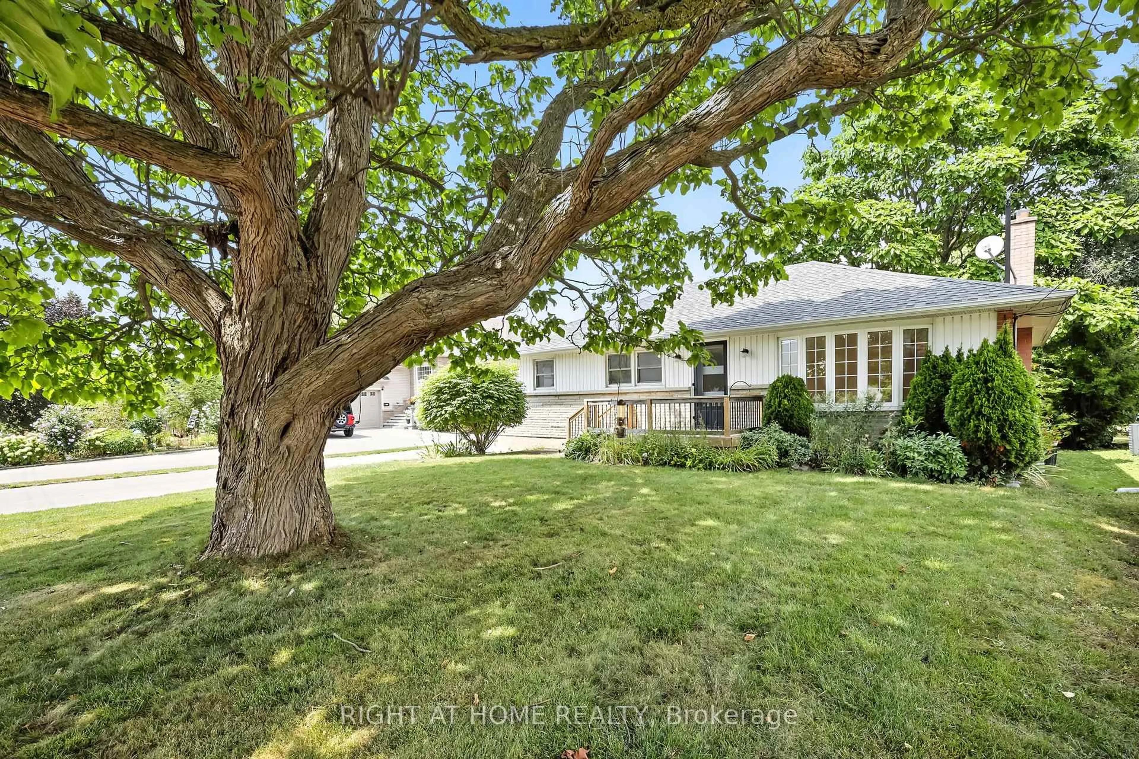 A pic from outside/outdoor area/front of a property/back of a property/a pic from drone, street for 1416 Nash Rd, Clarington Ontario L1E 2K1