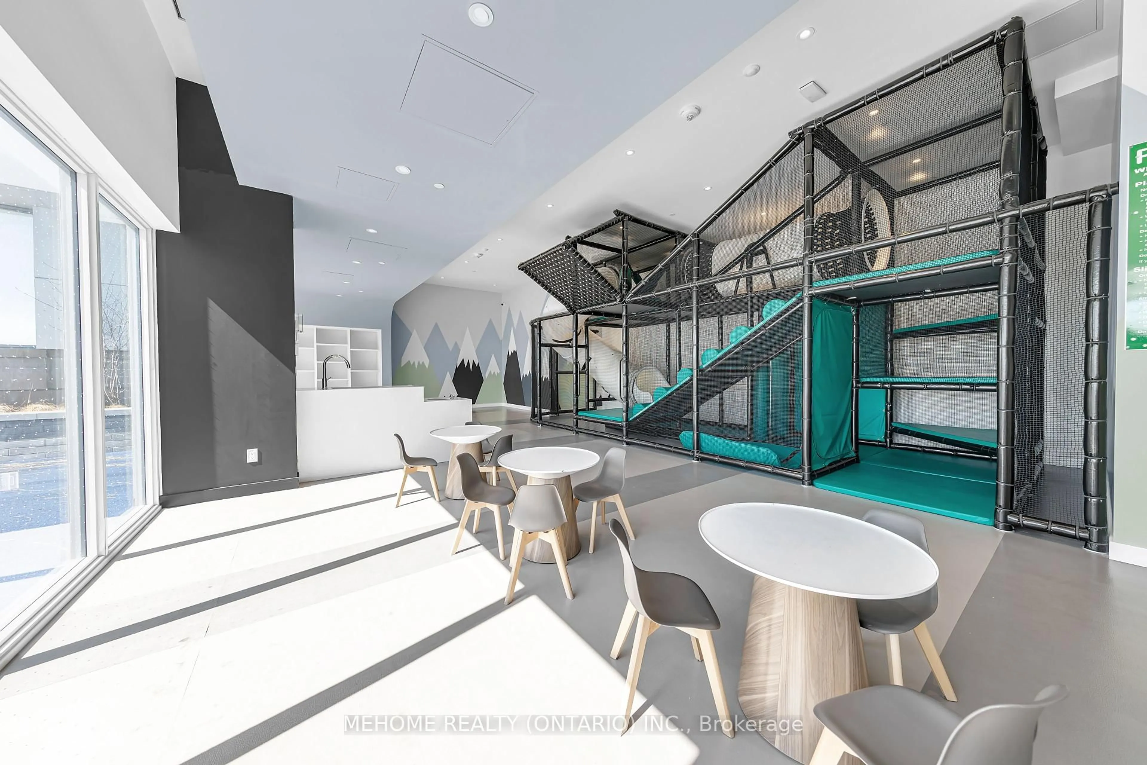 Indoor foyer for 2031 KENNEDY Rd #3326, Toronto Ontario M1T 0B8