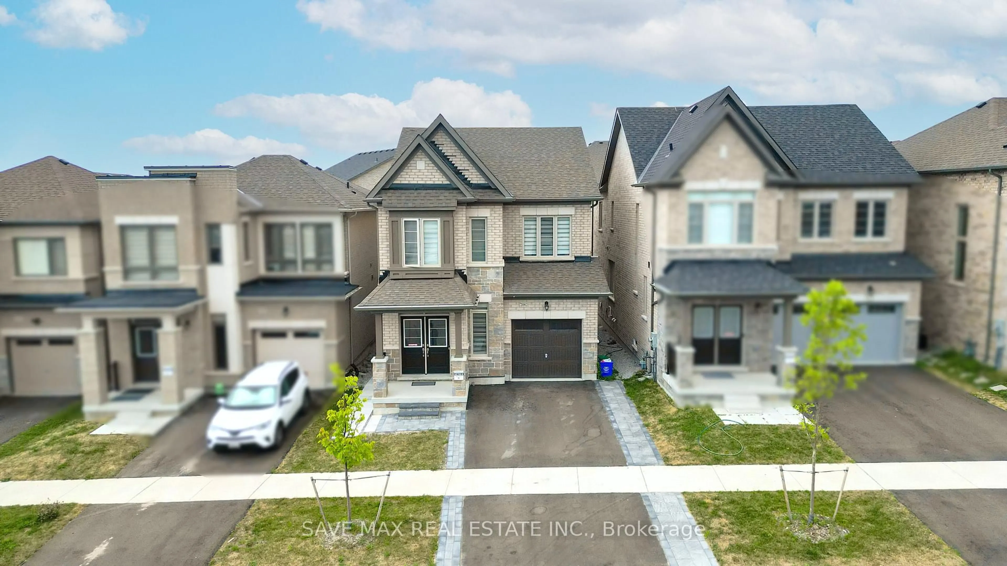A pic from outside/outdoor area/front of a property/back of a property/a pic from drone, street for 2092 Coppermine St, Oshawa Ontario L1L 0T2